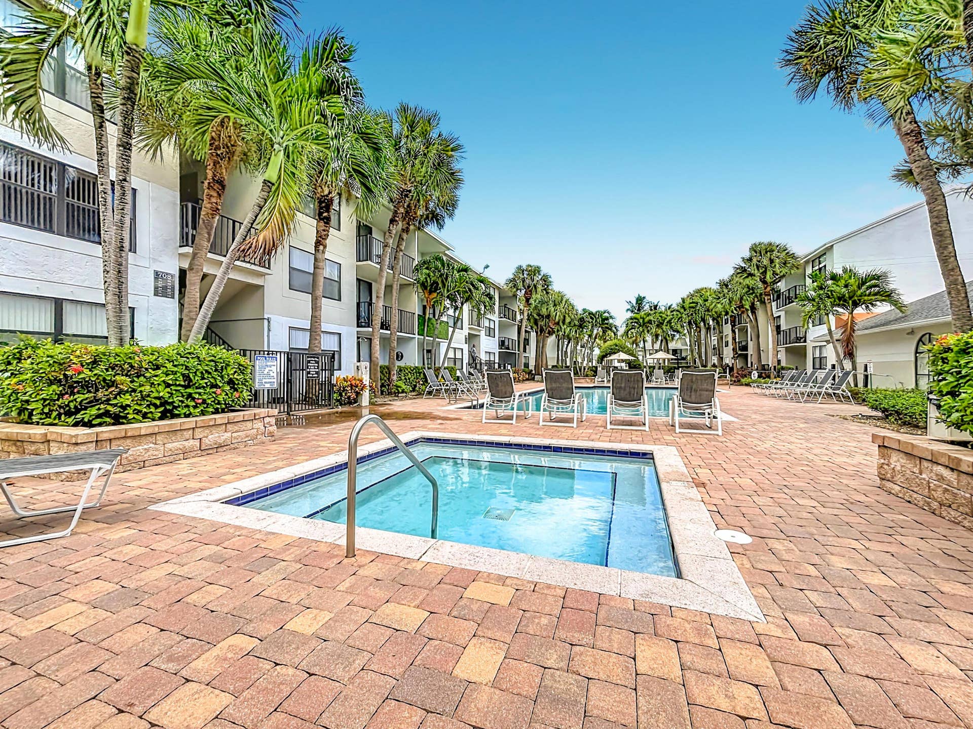 708 EXECUTIVE CENTER Drive, #12, West Palm Beach, FL 33401 708 Executive Center Drive #12-39