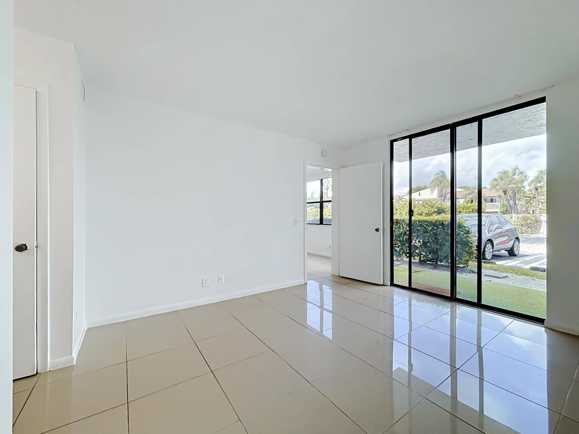 708 EXECUTIVE CENTER Drive, #12, West Palm Beach, FL 33401 708 Executive Center Drive #12-27