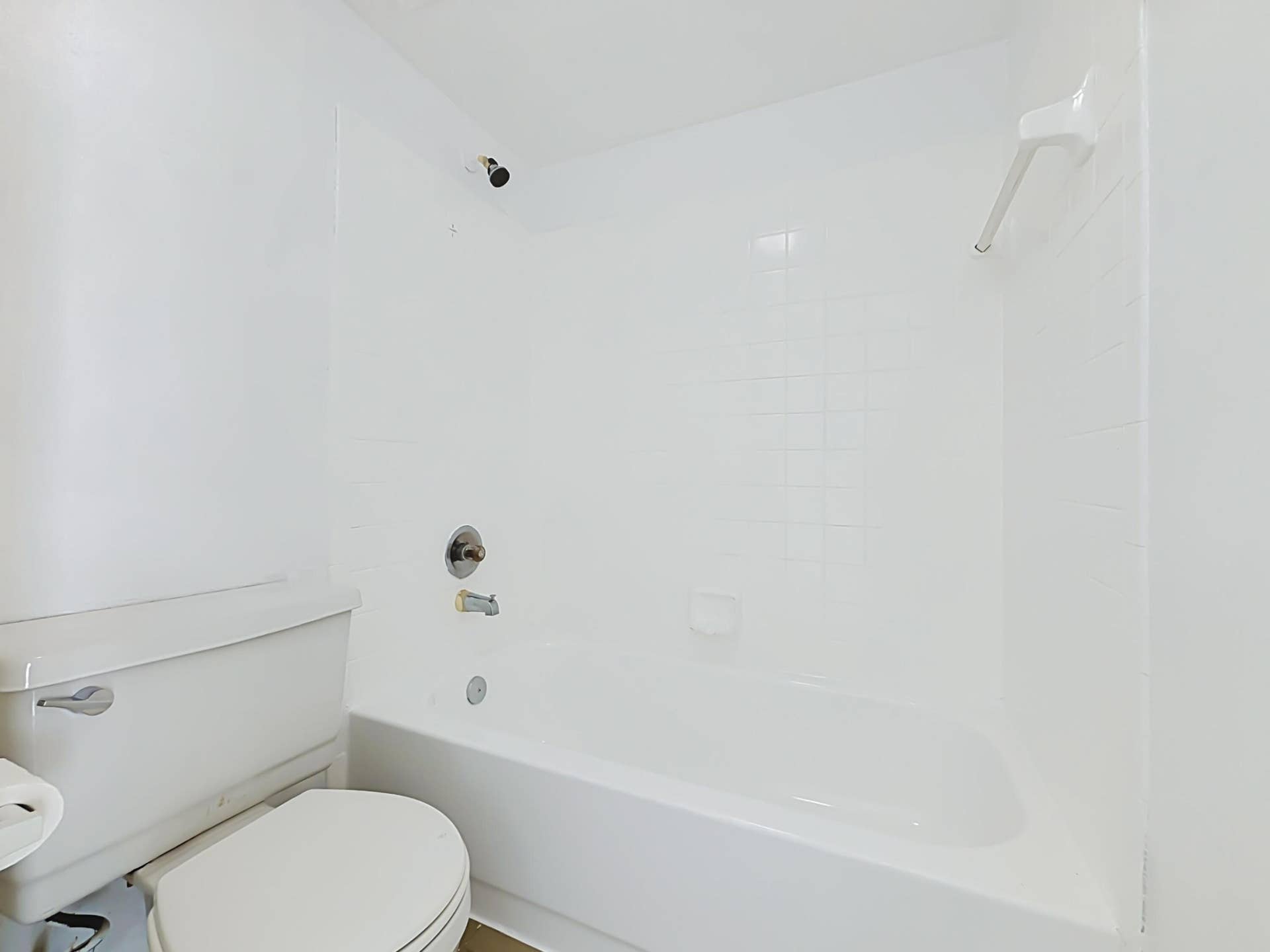 708 EXECUTIVE CENTER Drive, #12, West Palm Beach, FL 33401 708 Executive Center Drive #12-32