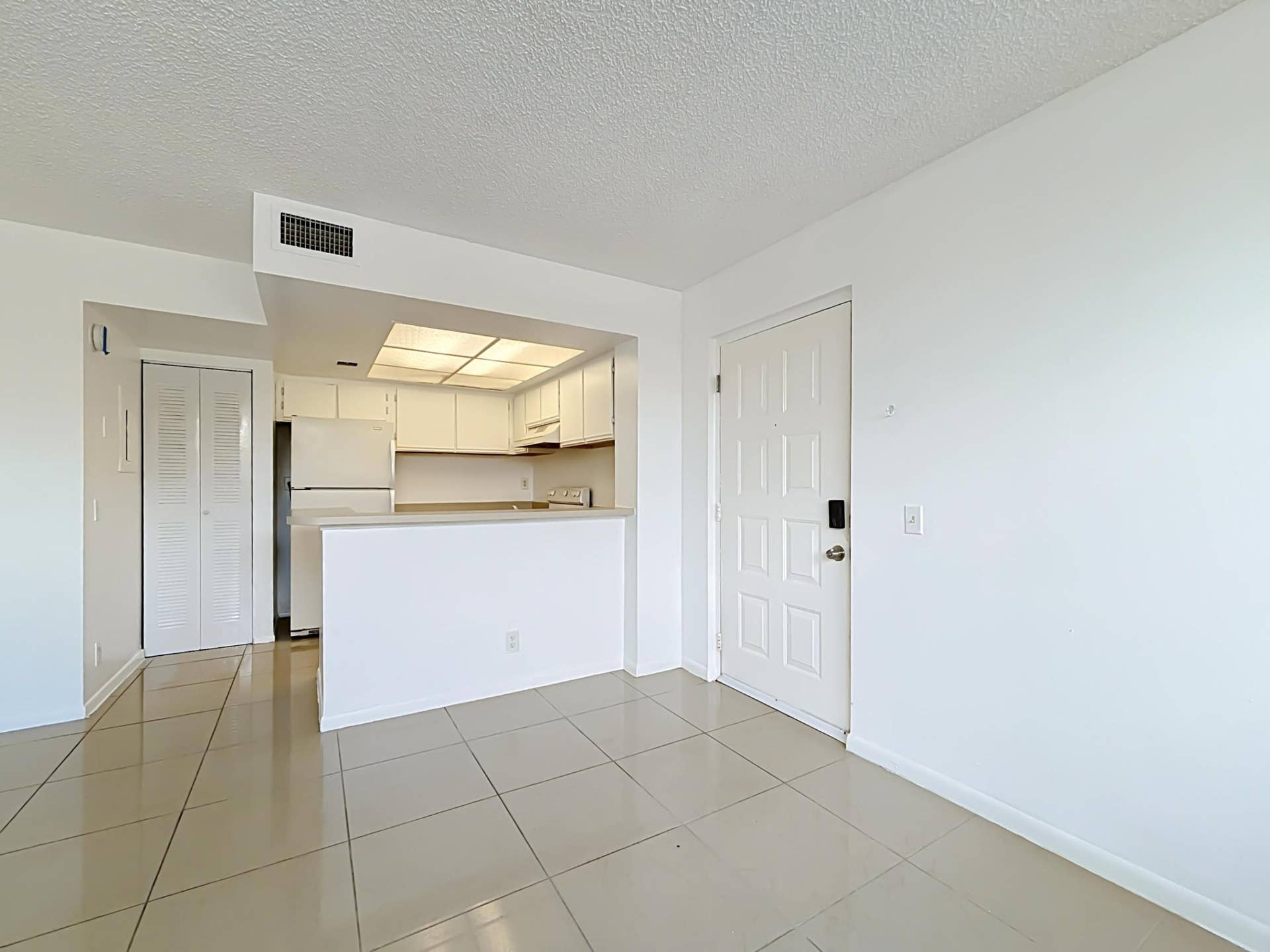 708 EXECUTIVE CENTER Drive, #12, West Palm Beach, FL 33401 708 Executive Center Drive #12-20