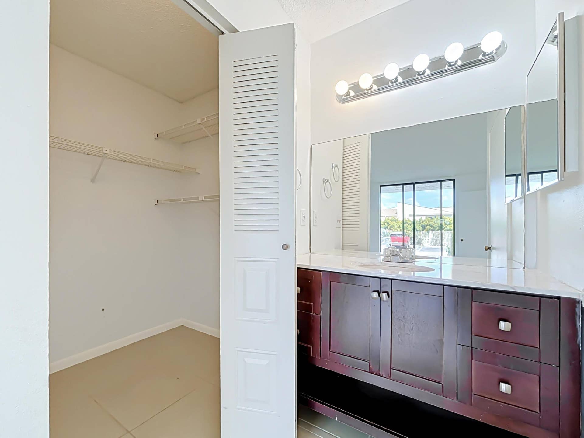 708 EXECUTIVE CENTER Drive, #12, West Palm Beach, FL 33401 708 Executive Center Drive #12-33