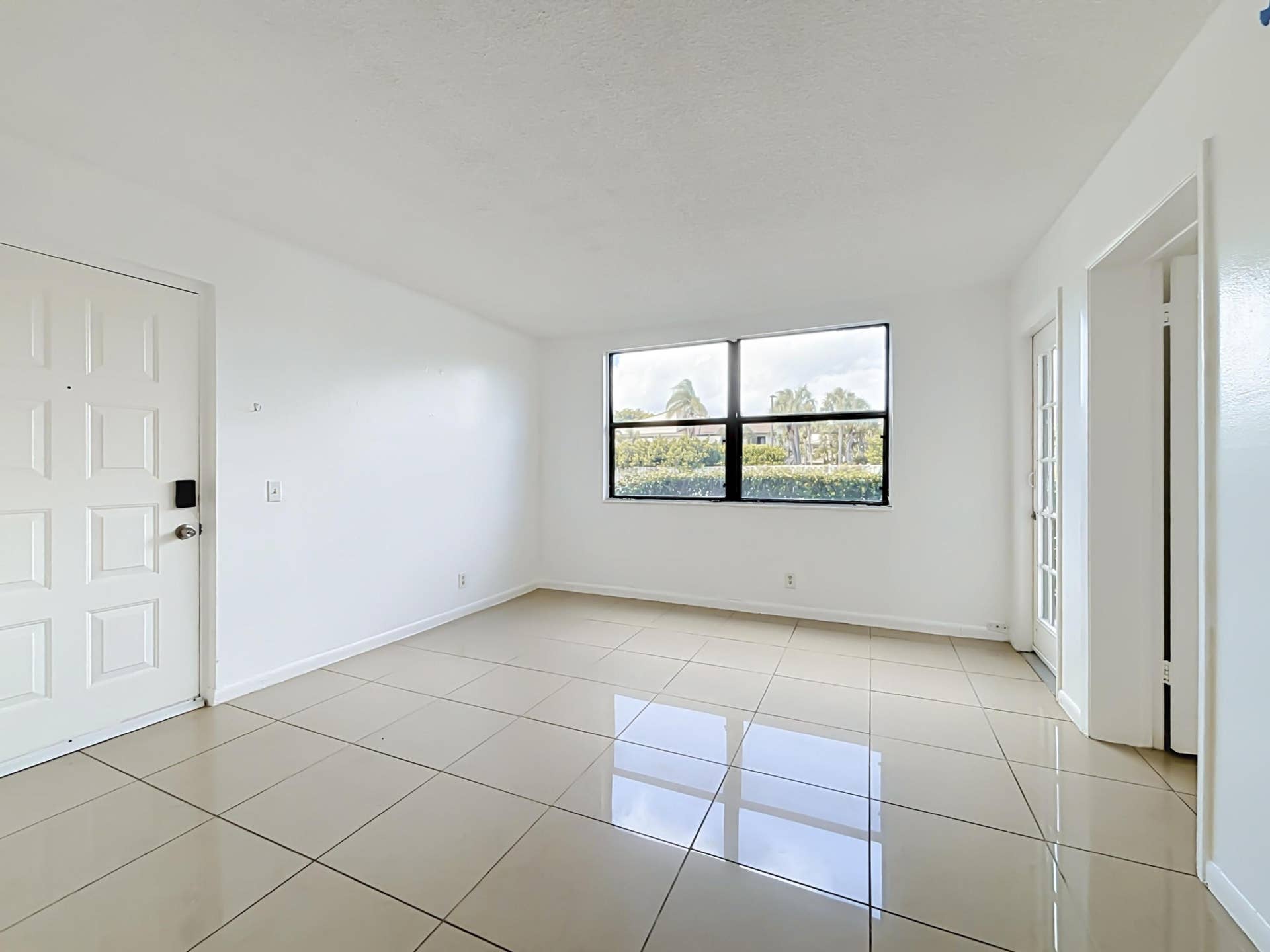 708 EXECUTIVE CENTER Drive, #12, West Palm Beach, FL 33401 708 Executive Center Drive #12-19