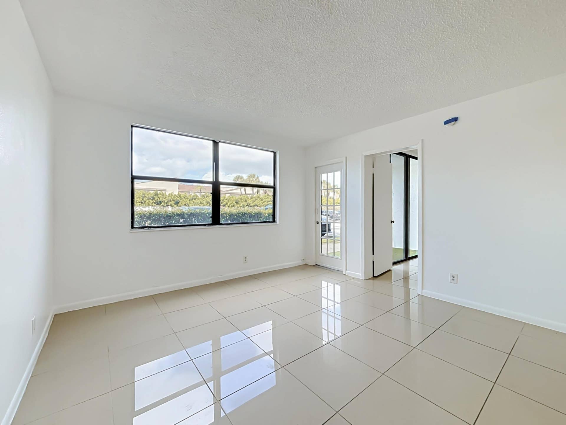 708 EXECUTIVE CENTER Drive, #12, West Palm Beach, FL 33401 708 Executive Center Drive #12-18
