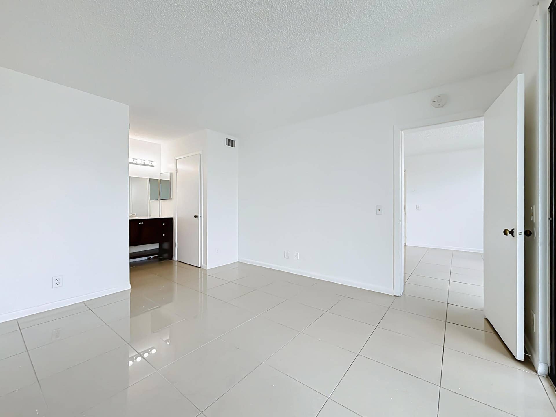 708 EXECUTIVE CENTER Drive, #12, West Palm Beach, FL 33401 708 Executive Center Drive #12-26