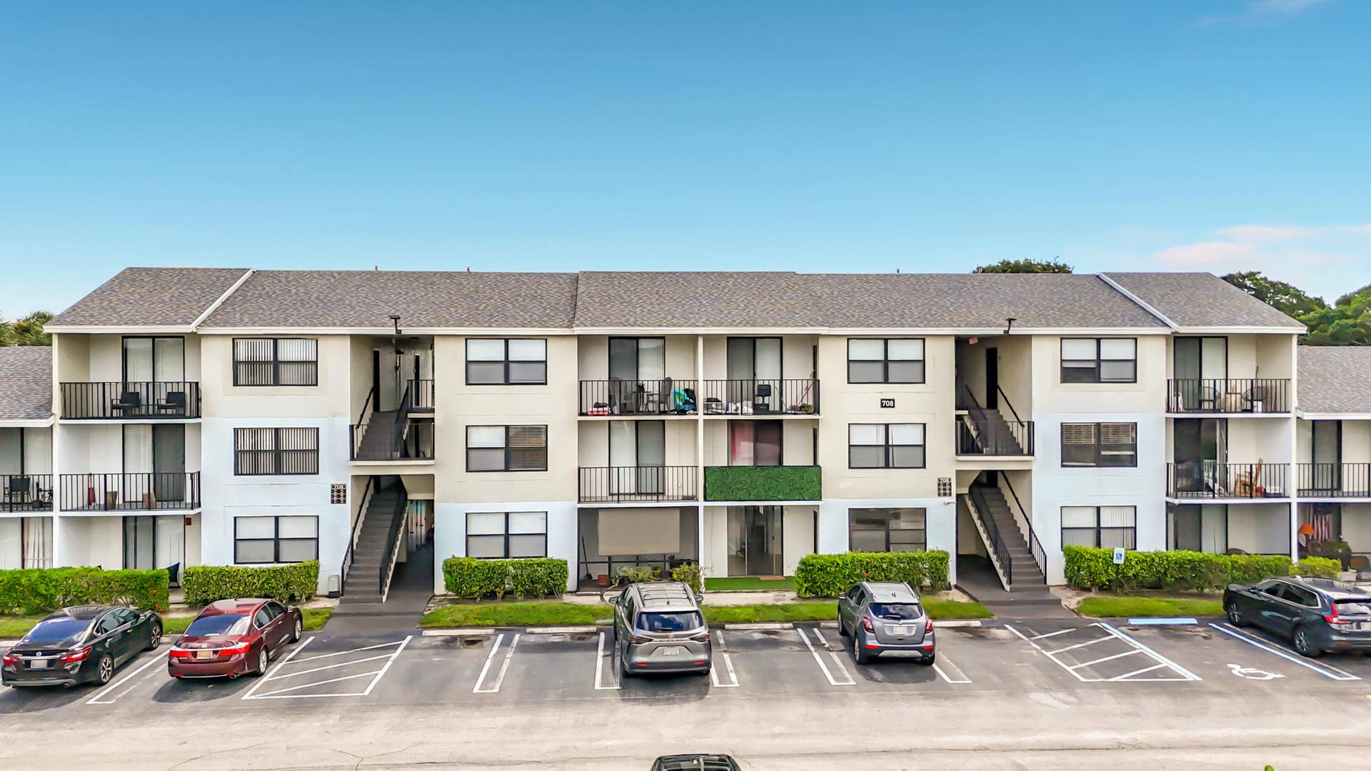708 EXECUTIVE CENTER Drive, #12, West Palm Beach, FL 33401 708 Executive Center Drive #12-11