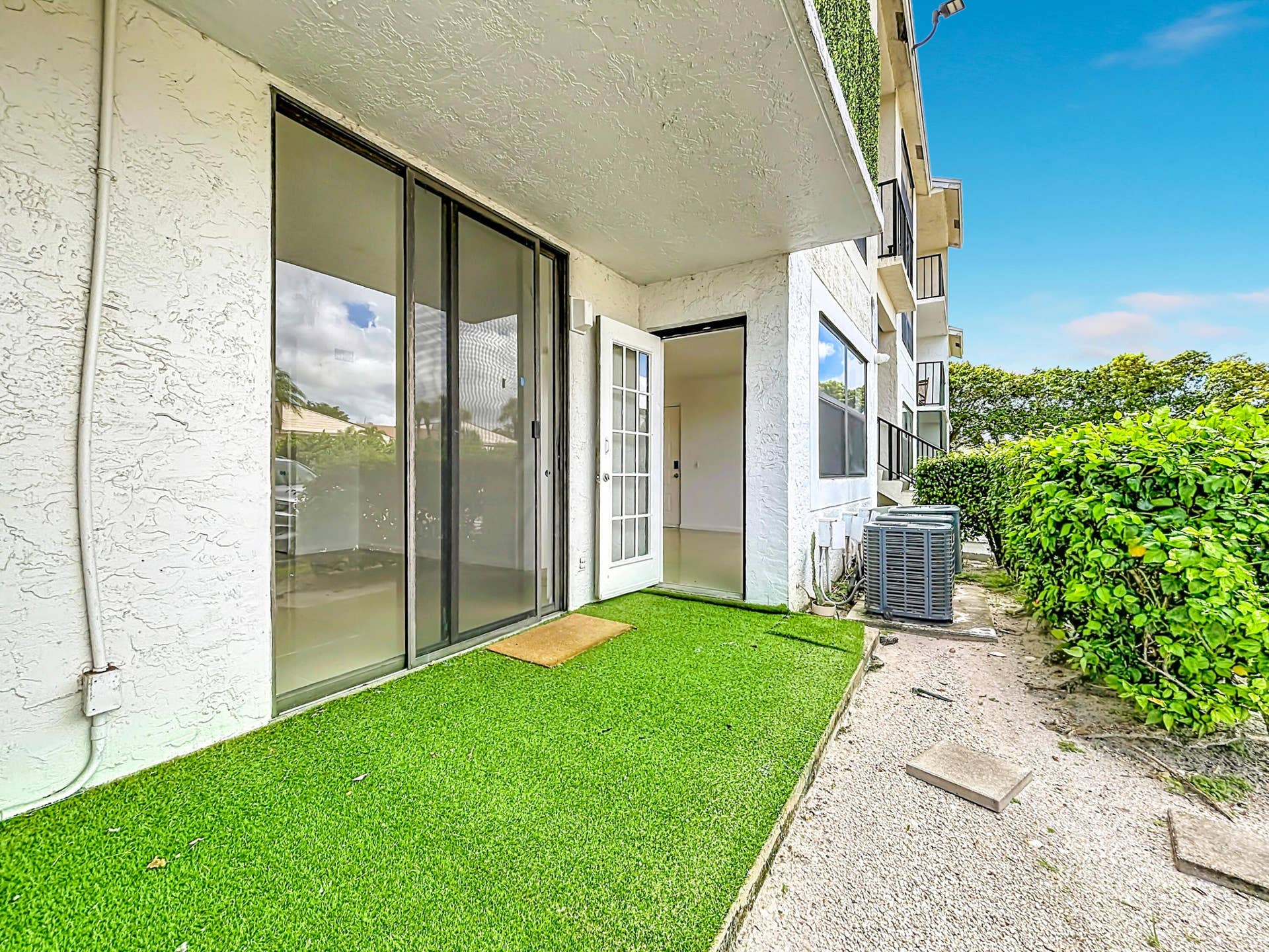 708 EXECUTIVE CENTER Drive, #12, West Palm Beach, FL 33401 708 Executive Center Drive #12-34