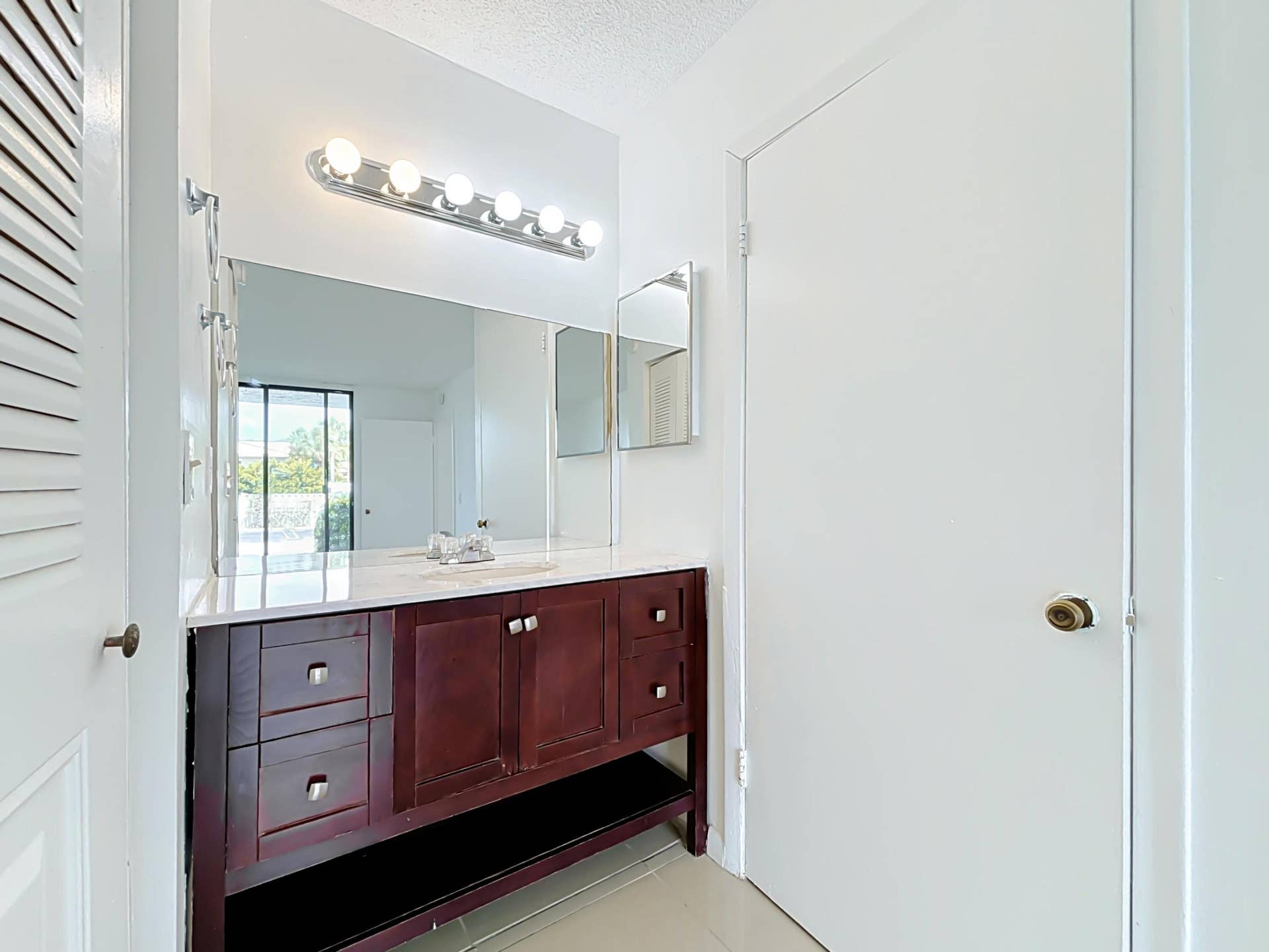 708 EXECUTIVE CENTER Drive, #12, West Palm Beach, FL 33401 708 Executive Center Drive #12-30