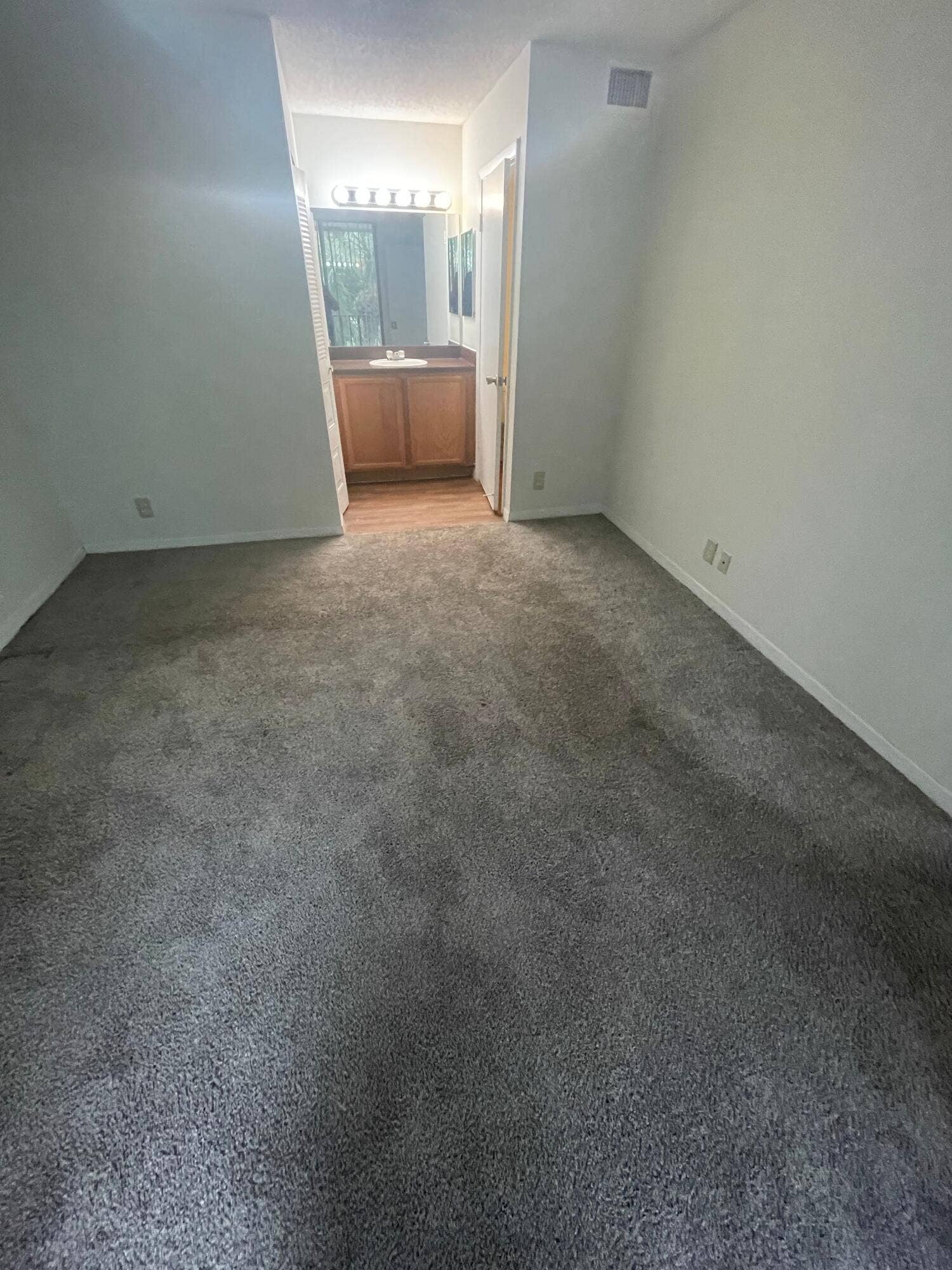 718 EXECUTIVE CENTER Drive, #36, West Palm Beach, FL 33401 IMG_4173