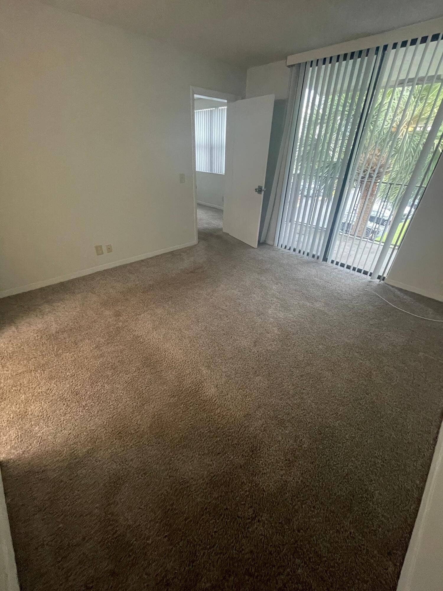 718 EXECUTIVE CENTER Drive, #36, West Palm Beach, FL 33401 IMG_4174