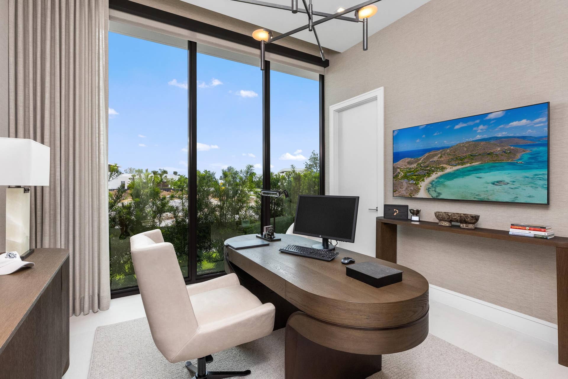 10409 BERNINA Drive, Palm Beach Gardens, FL 33412 Office 5 TV