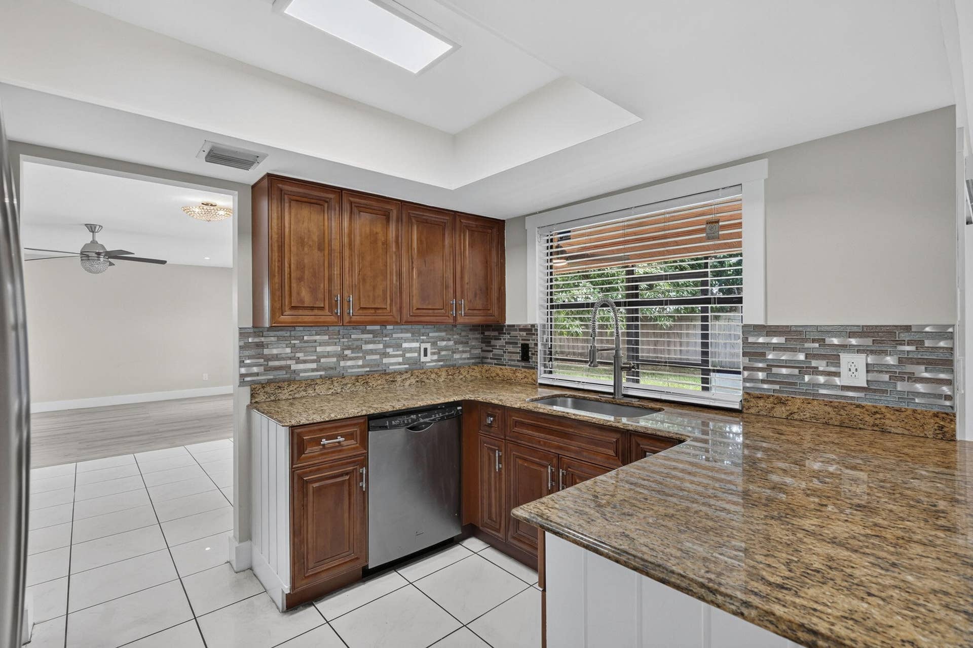 2523 Doral Way, Riviera Beach, FL 33407 26-web-or-mls-BS1A4682