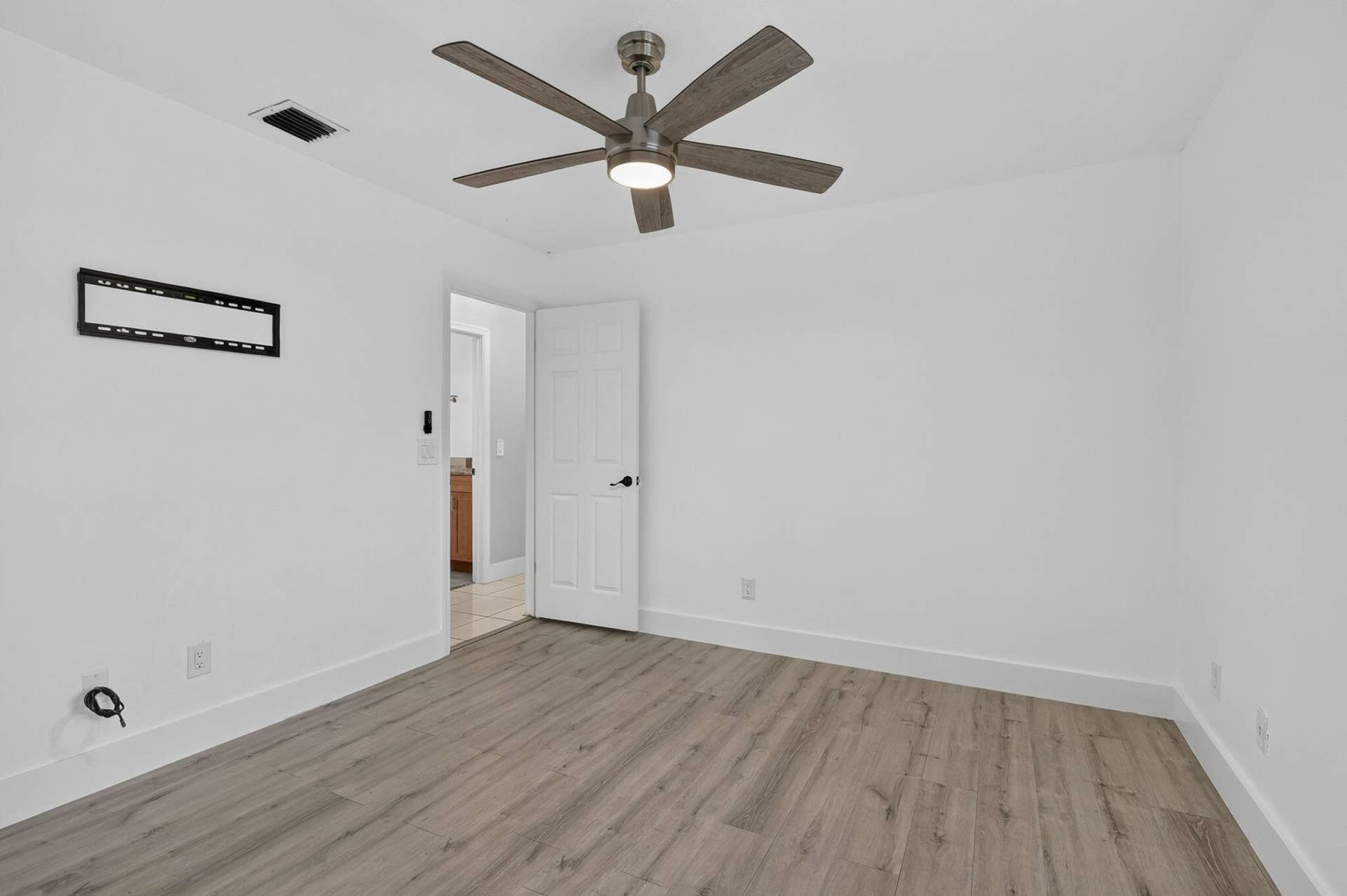 2523 Doral Way, Riviera Beach, FL 33407 35-web-or-mls-BS1A4434