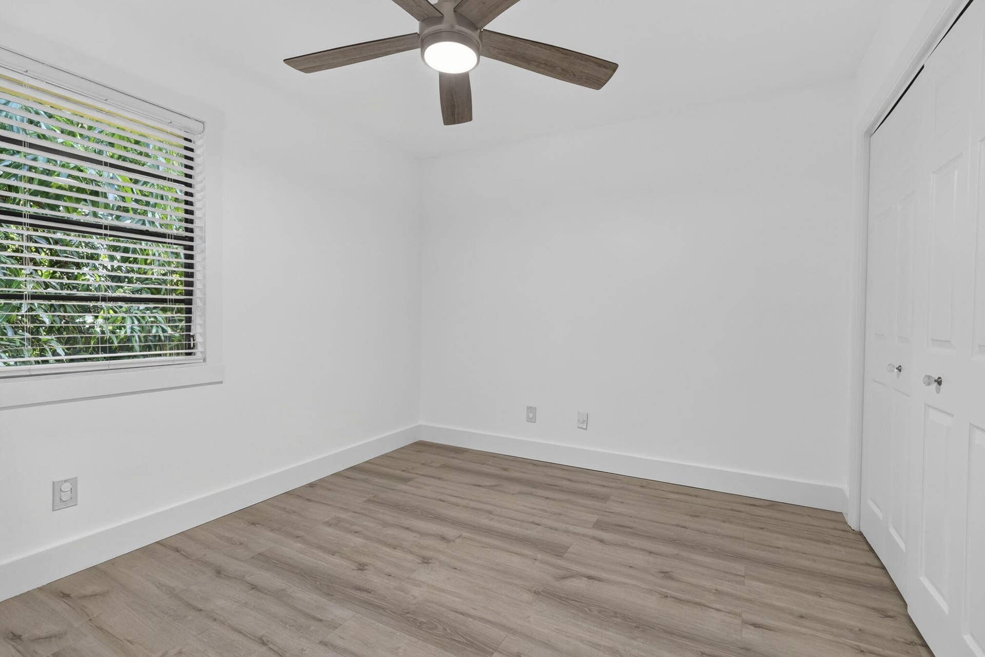 2523 Doral Way, Riviera Beach, FL 33407 32-web-or-mls-BS1A4417