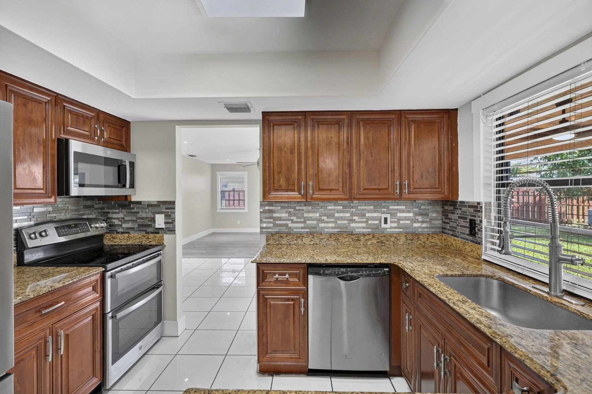 2523 Doral Way, Riviera Beach, FL 33407 24-web-or-mls-BS1A4672