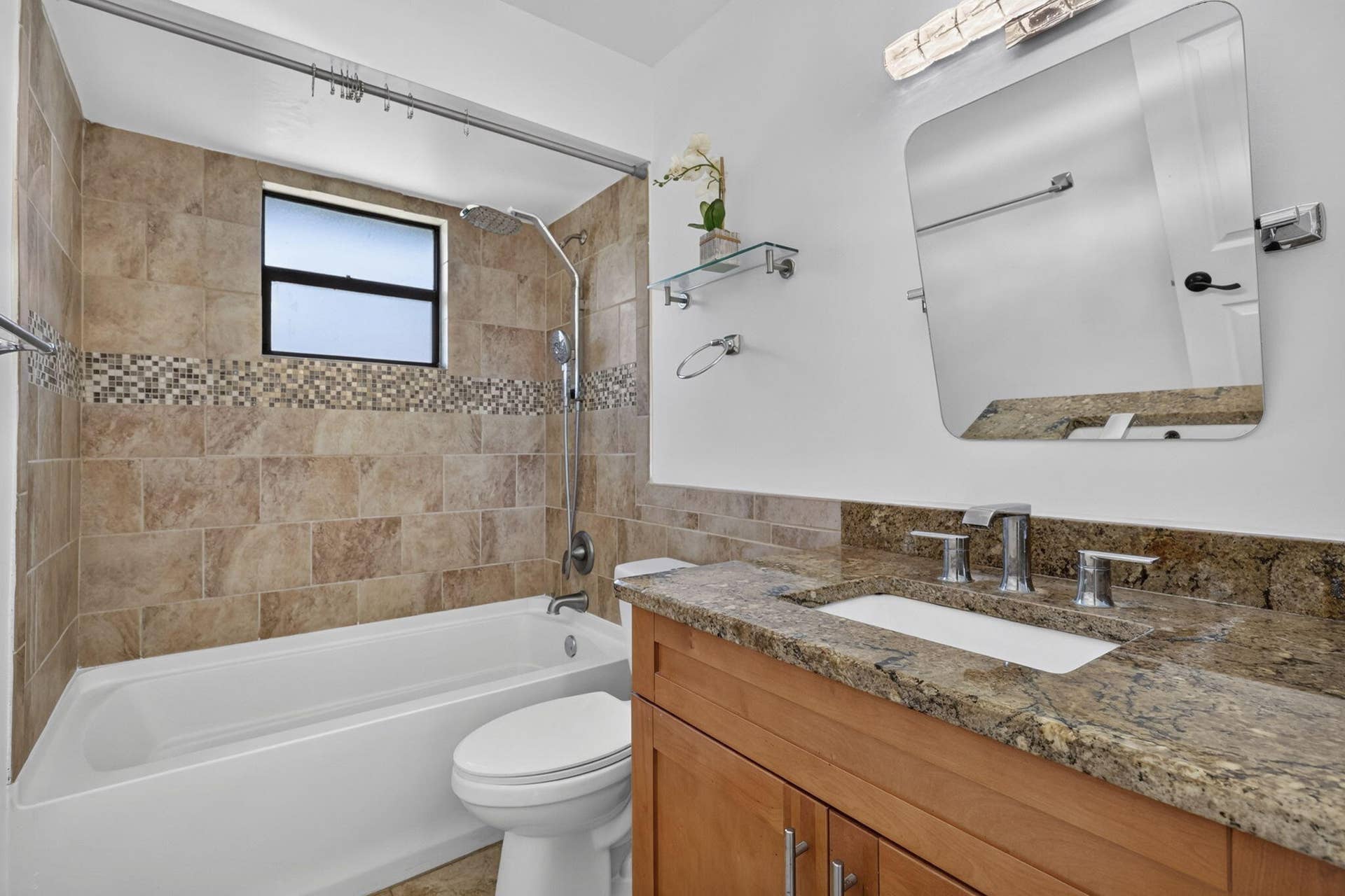 2523 Doral Way, Riviera Beach, FL 33407 37-web-or-mls-BS1A4442