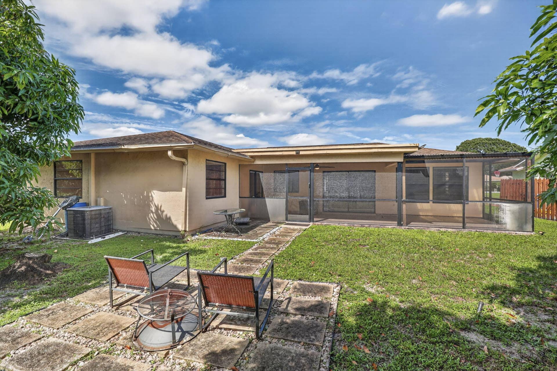 2523 Doral Way, Riviera Beach, FL 33407 60-web-or-mls-BS1A4537
