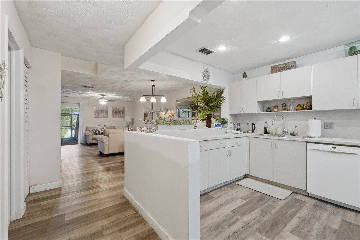 9240 NW 14th Street, #Unit 270, Pembroke Pines, FL 33024 08-aliciarentalfinalrender-08