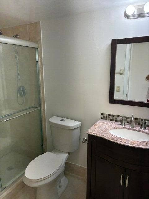 2845 SW 22nd Avenue, #2010, Delray Beach, FL 33445 Guest Bath with Shower