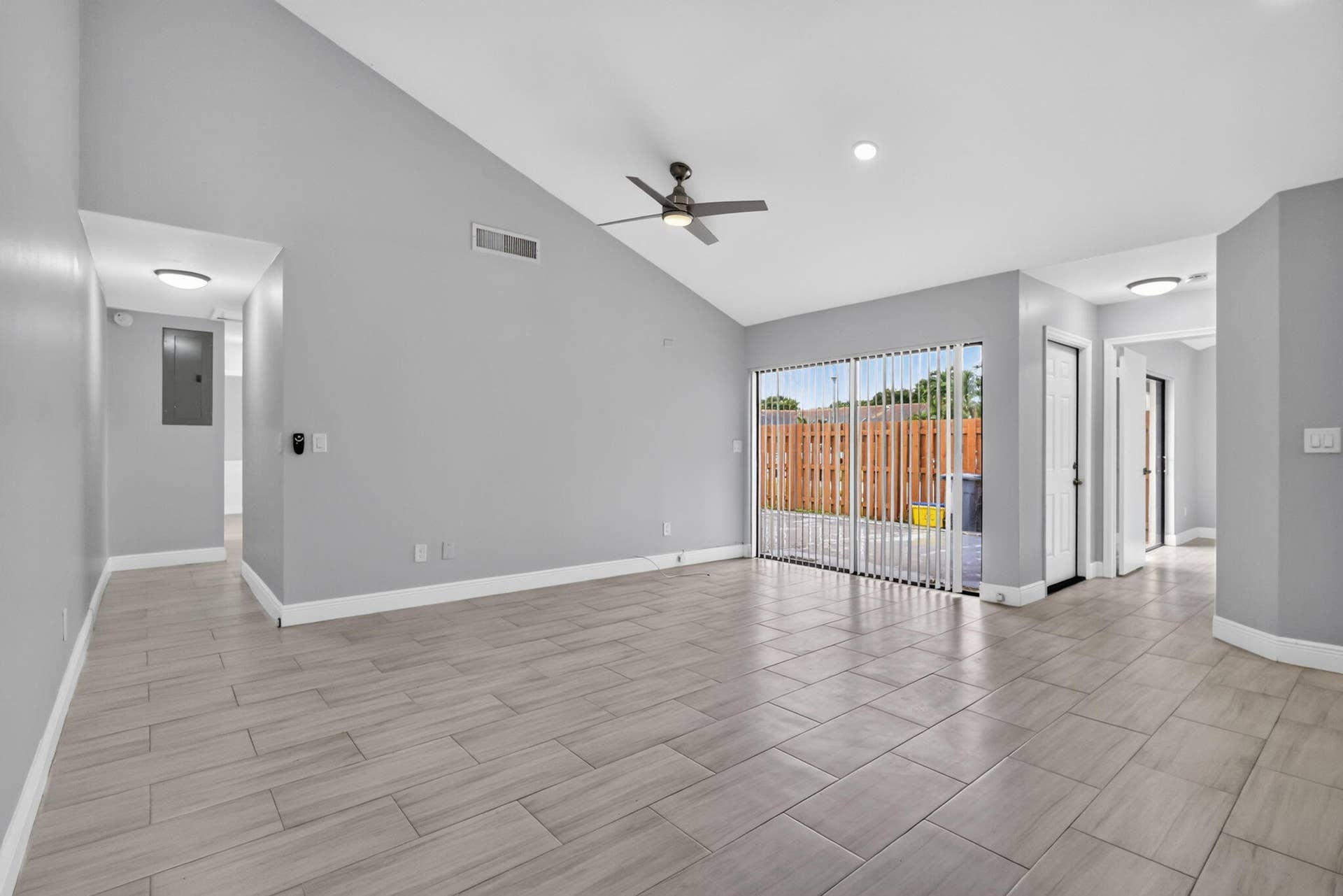 1050 SUMMIT PLACE Circle, #D, West Palm Beach, West Palm Beach, FL 33415 Living