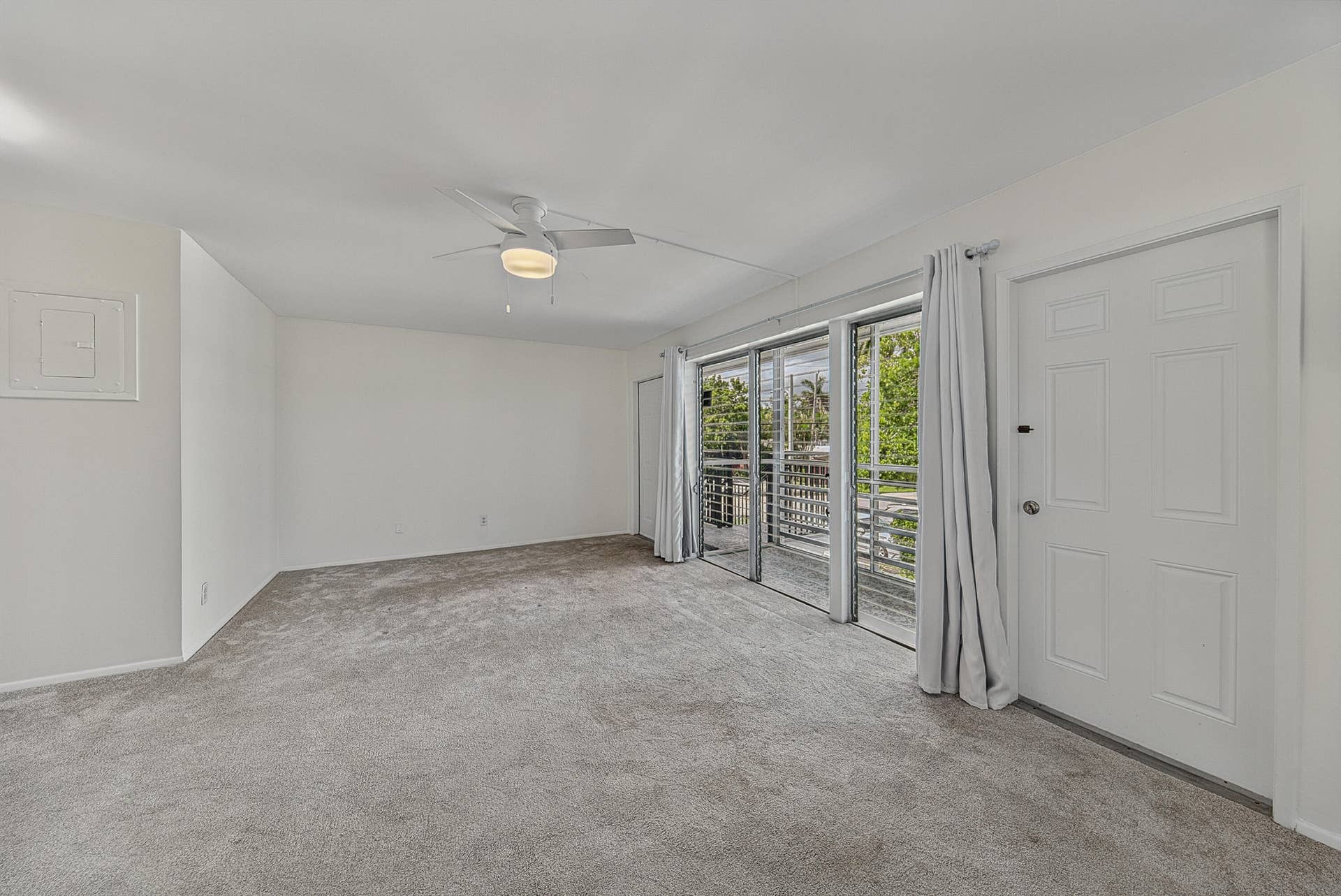 1430 Cordova Road, #24D, Fort Lauderdale, FL 33316 View of the back of the living room