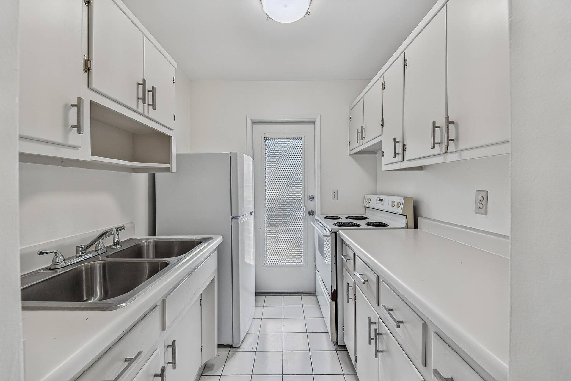 1430 Cordova Road, #24D, Fort Lauderdale, FL 33316 Full kitchen