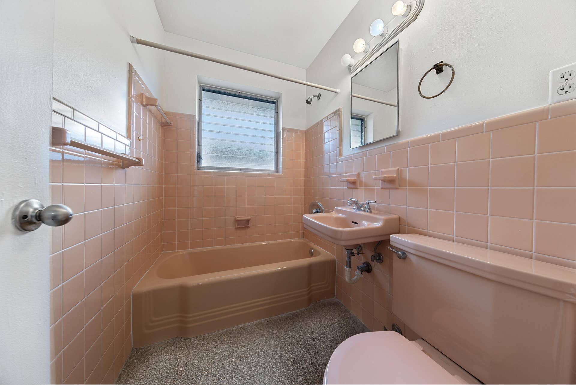 1430 Cordova Road, #24D, Fort Lauderdale, FL 33316 Retro Tiled Bathroom