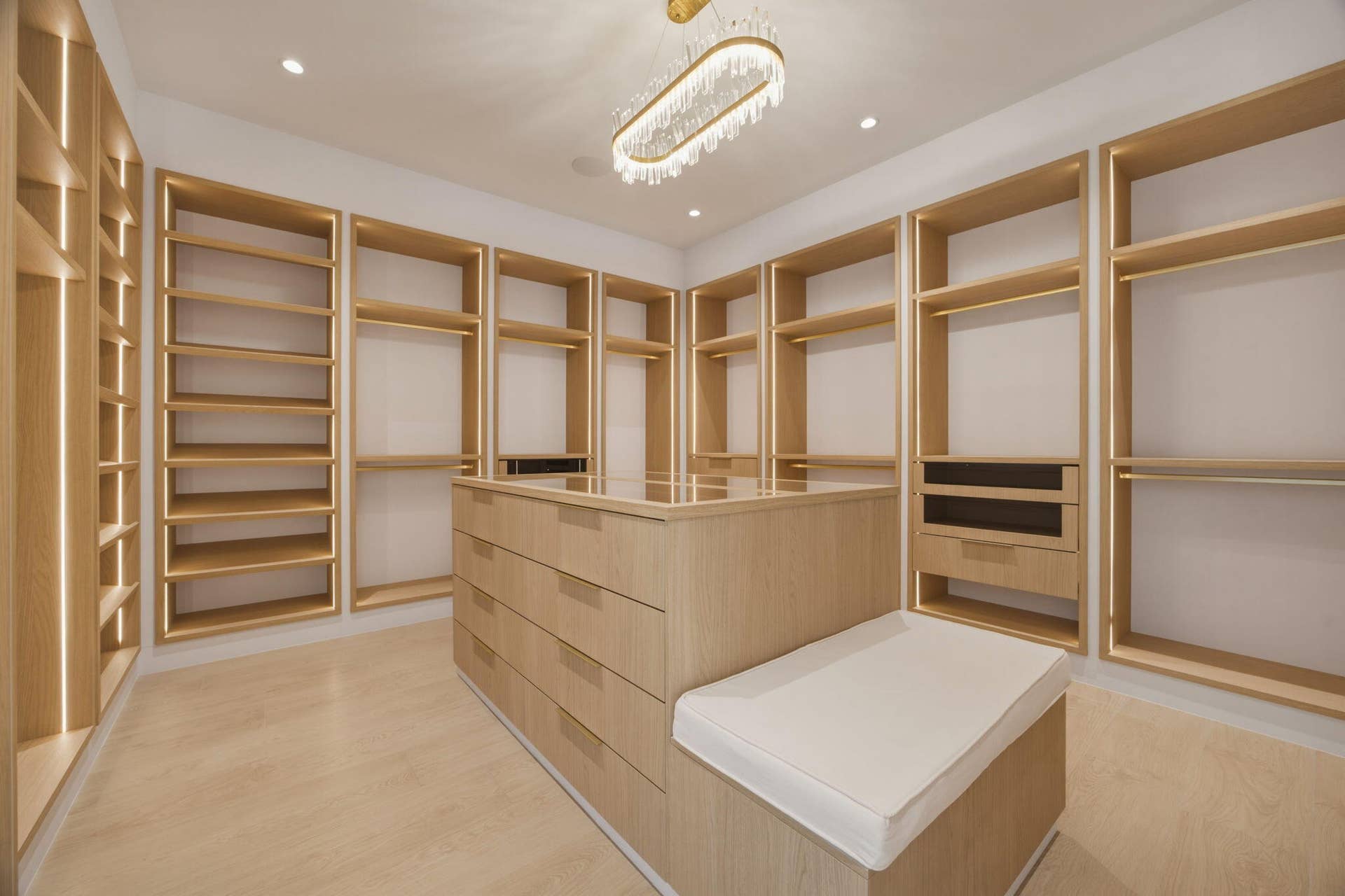 2921 NE 23RD Street, Pompano Beach, FL 33062 fully built out custom closet with storage bench