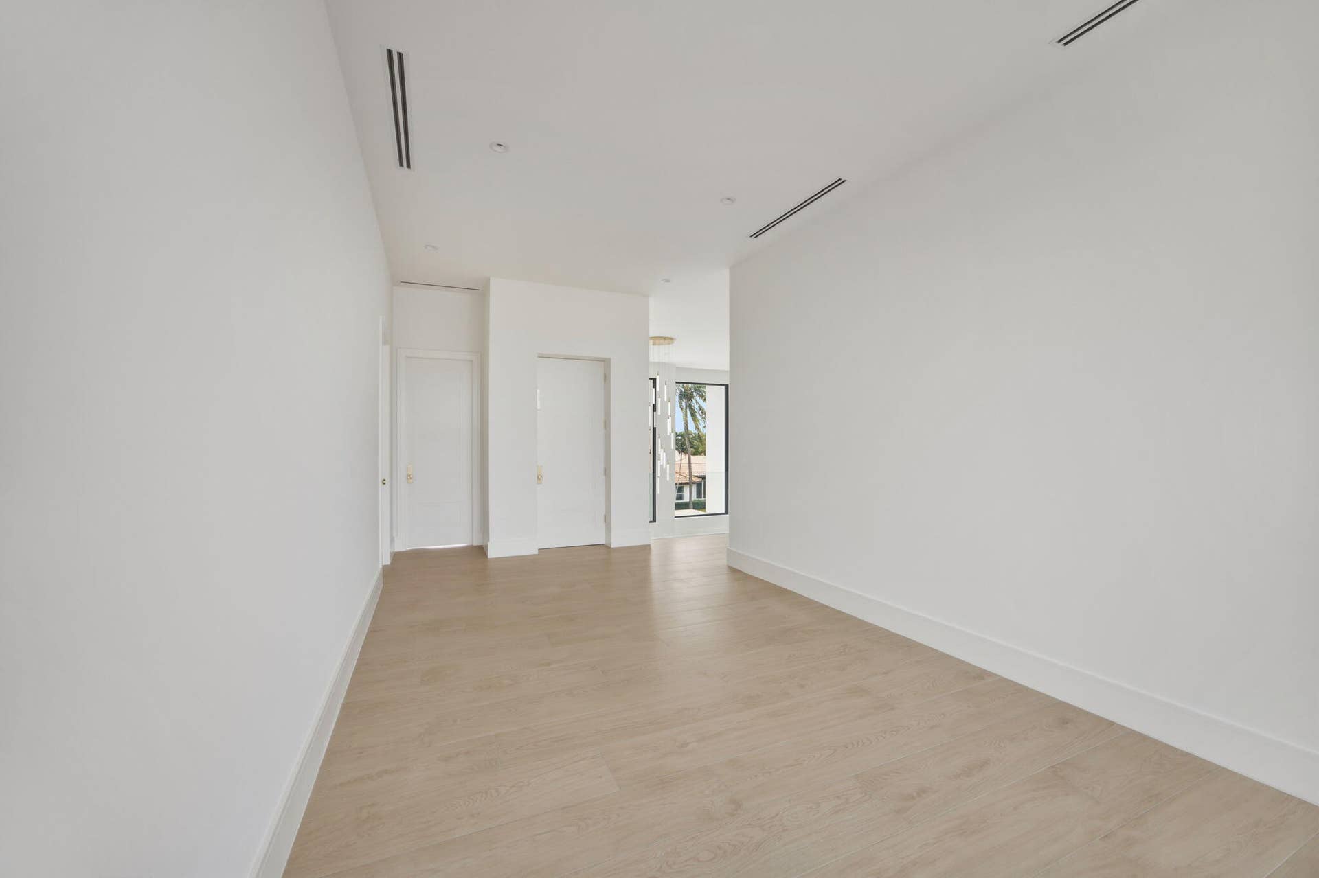 2921 NE 23RD Street, Pompano Beach, FL 33062 loft - 2nd floor living room