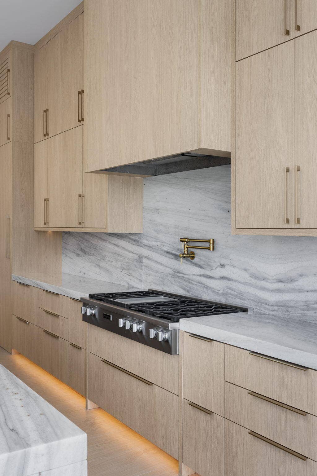 2921 NE 23RD Street, Pompano Beach, FL 33062 kitchen cook top backsplash detail shot