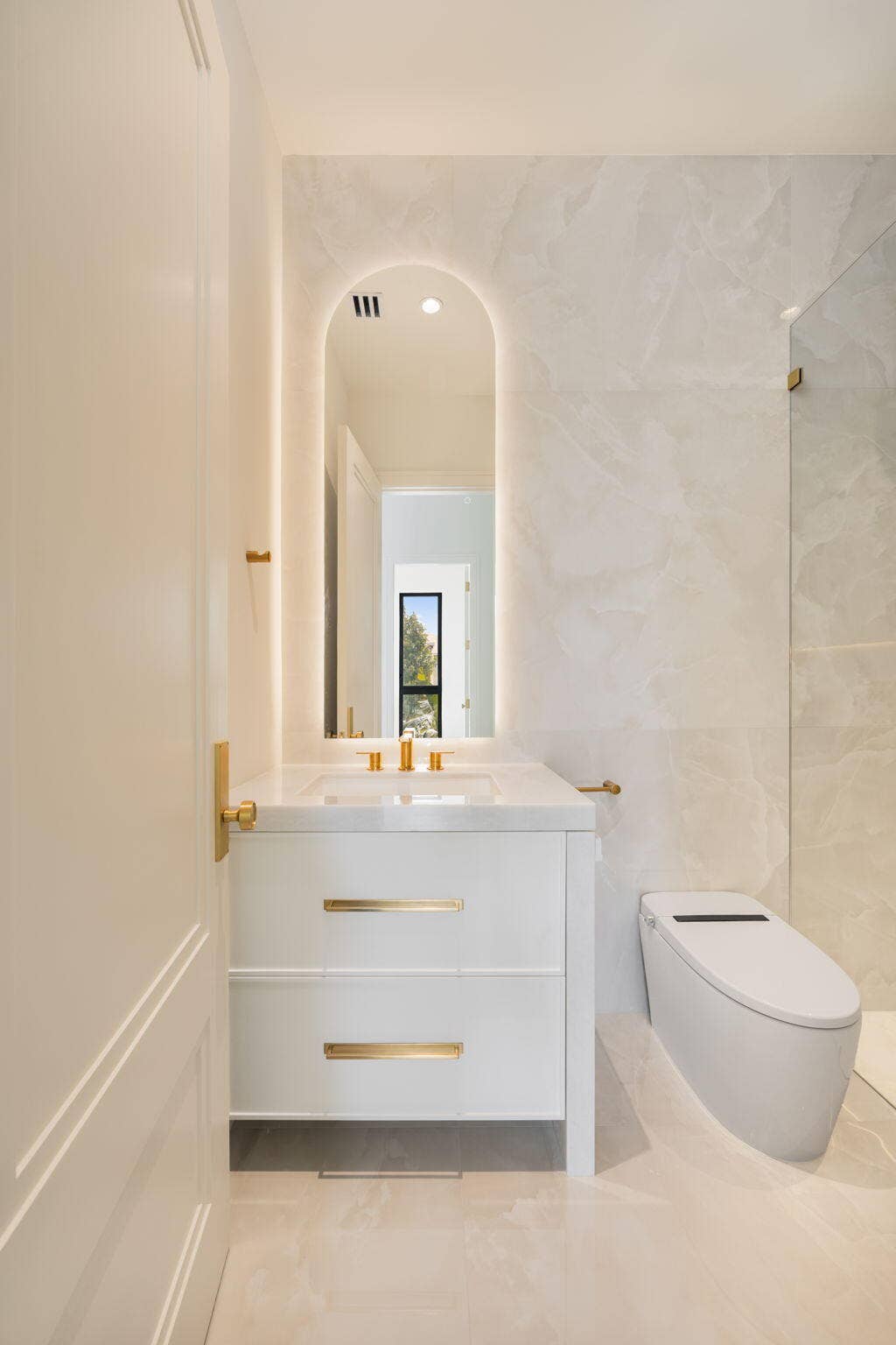 2921 NE 23RD Street, Pompano Beach, FL 33062 Guest Bath photo 1 - 1st floor