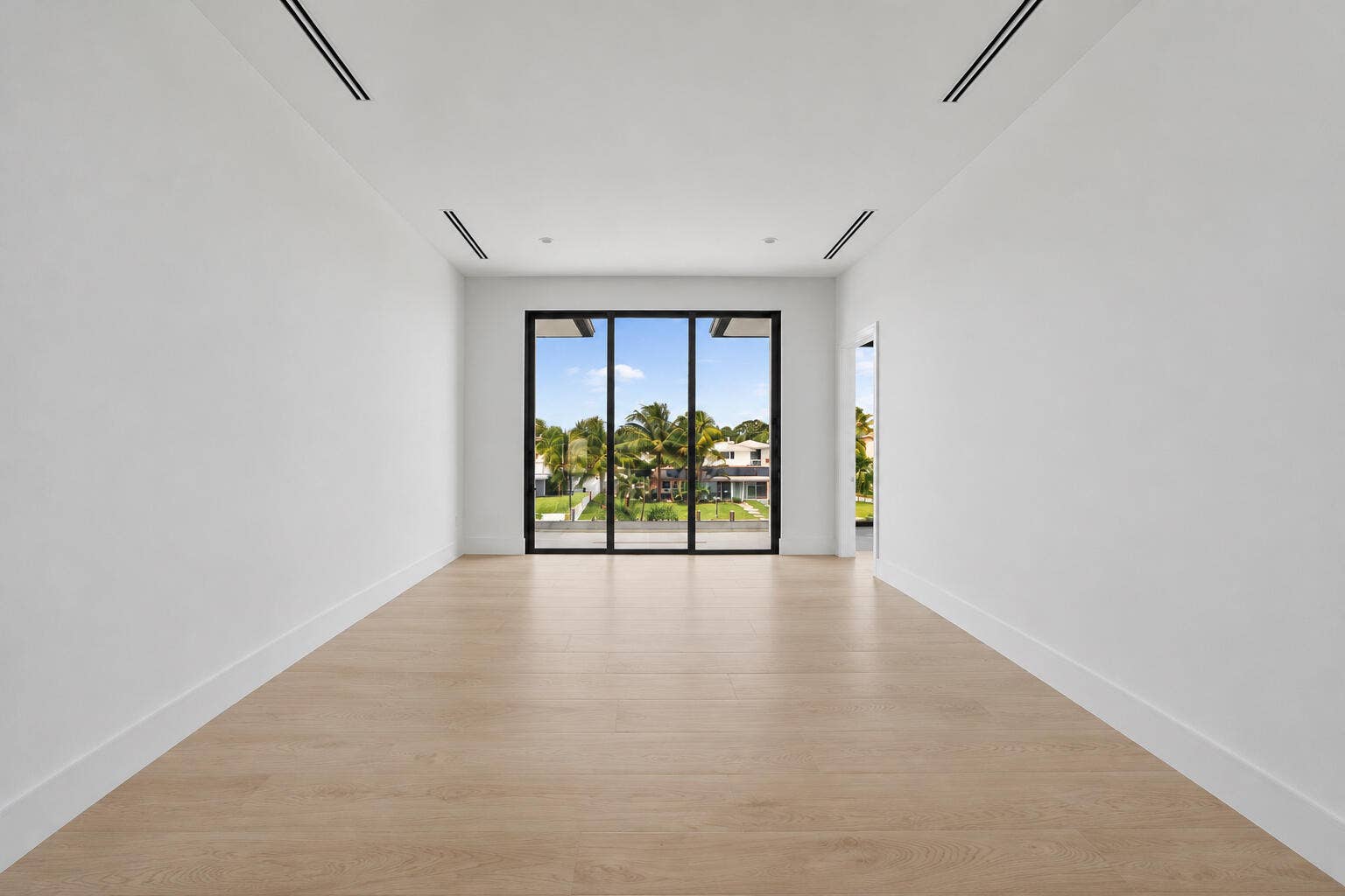 2921 NE 23RD Street, Pompano Beach, FL 33062 Loft upstairs living: 2nd floor