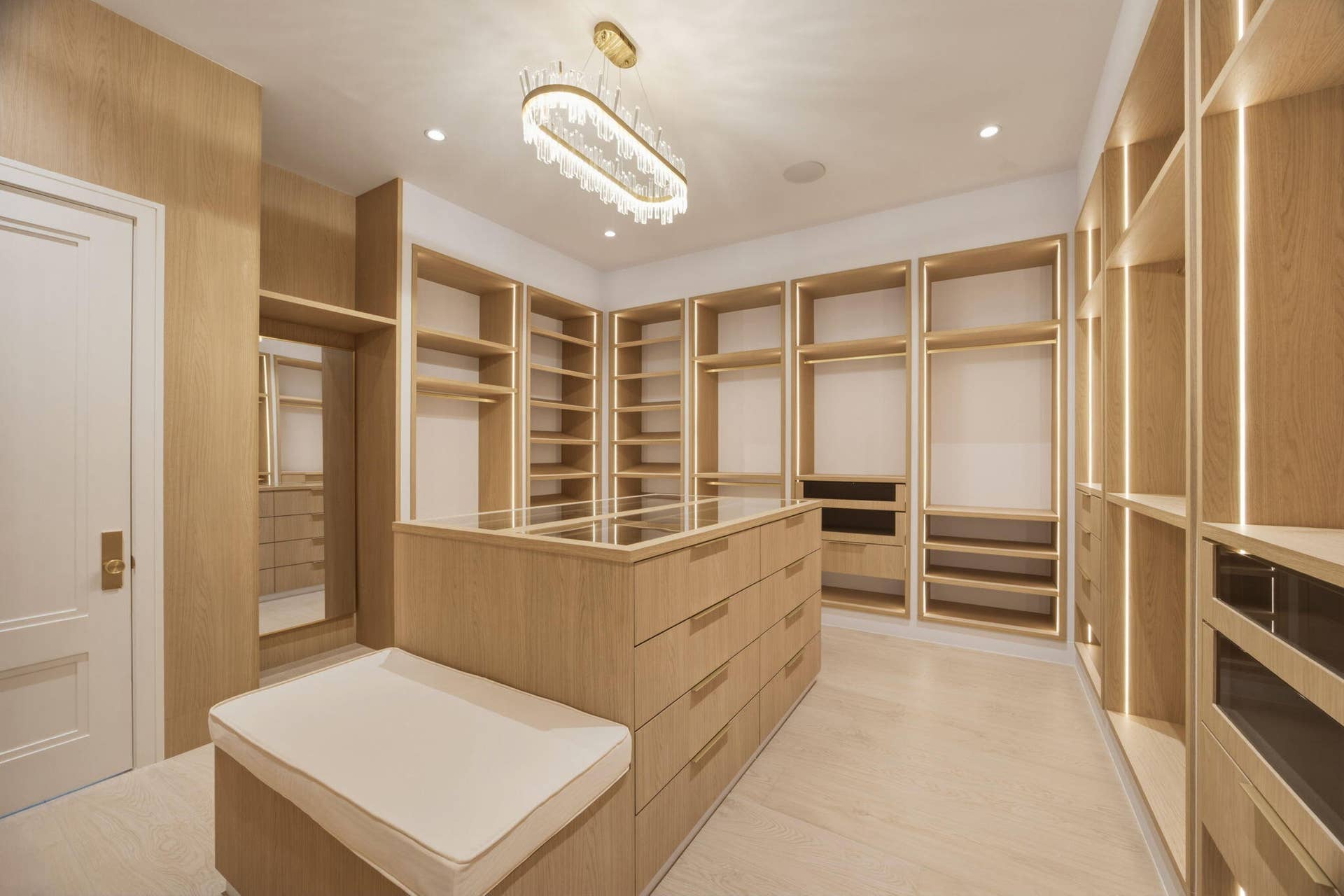 2921 NE 23RD Street, Pompano Beach, FL 33062 fully built out custom closet