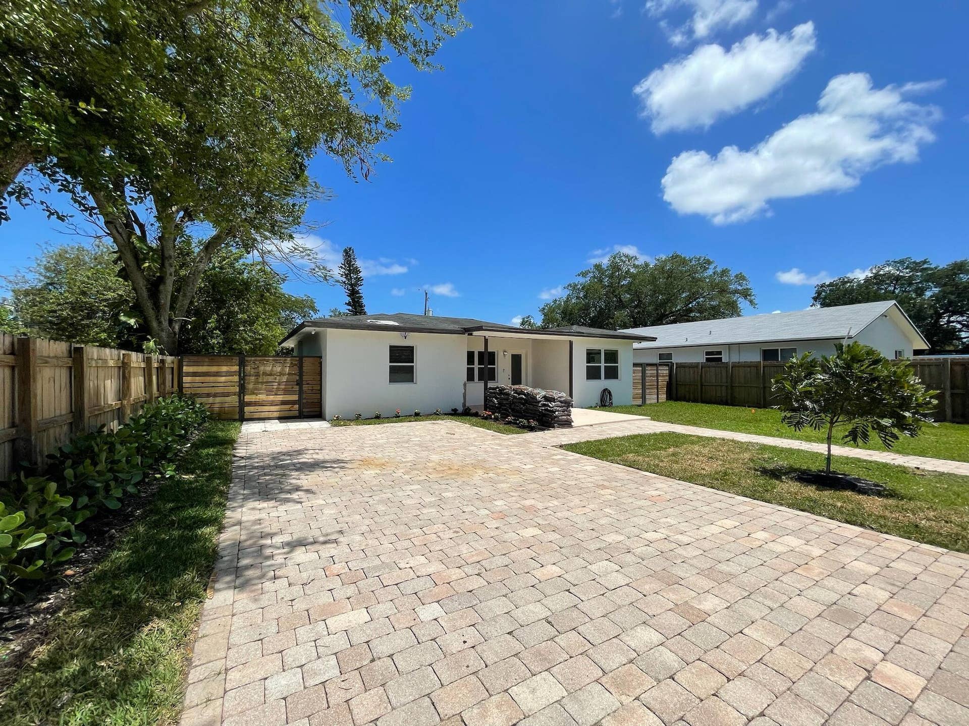 1564 SW 28th Terrace, Fort Lauderdale, FL 33312 Front of house