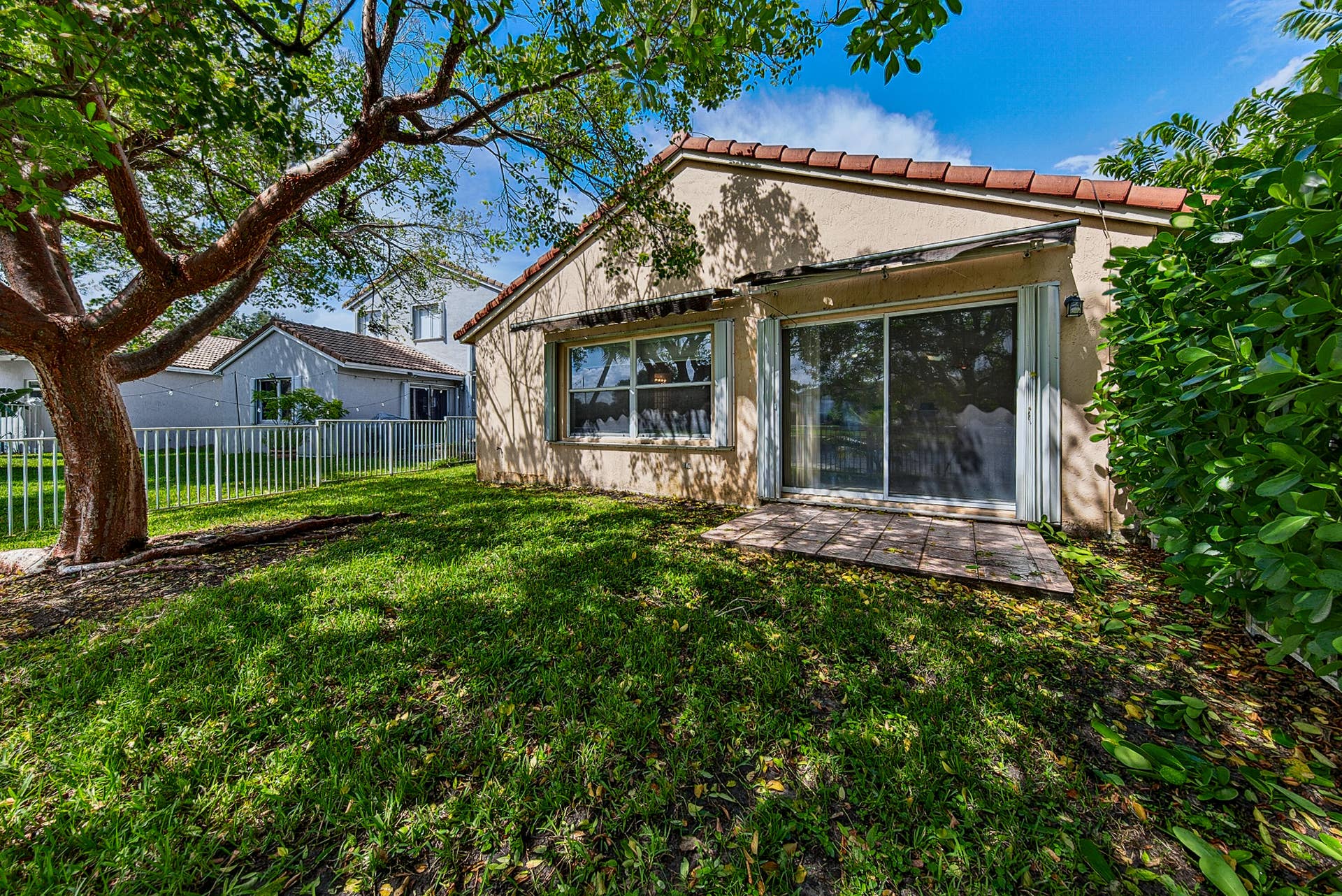 16416 SAPPHIRE Street, Weston, FL 33331 backyard