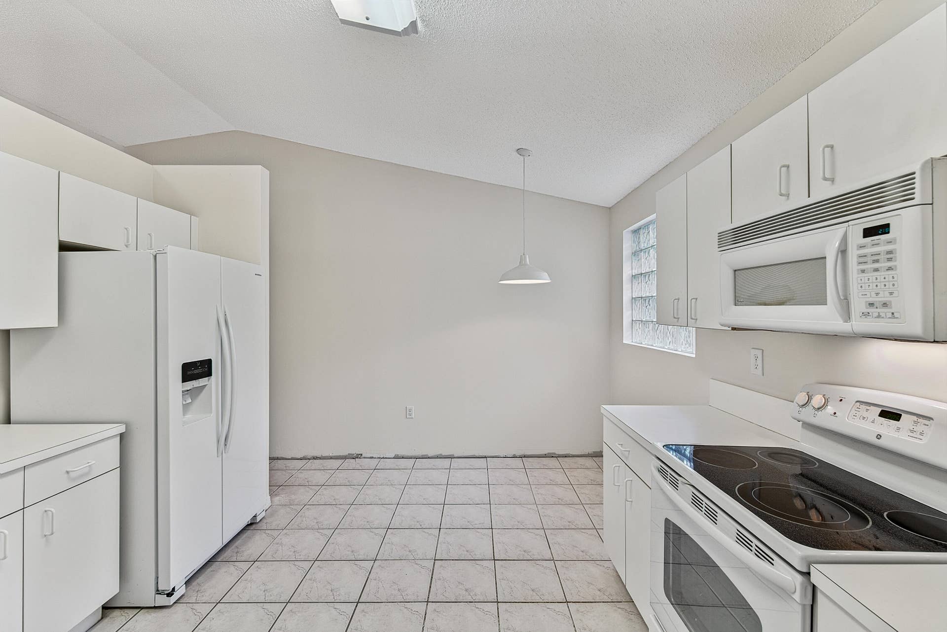 16416 SAPPHIRE Street, Weston, FL 33331 kitchen