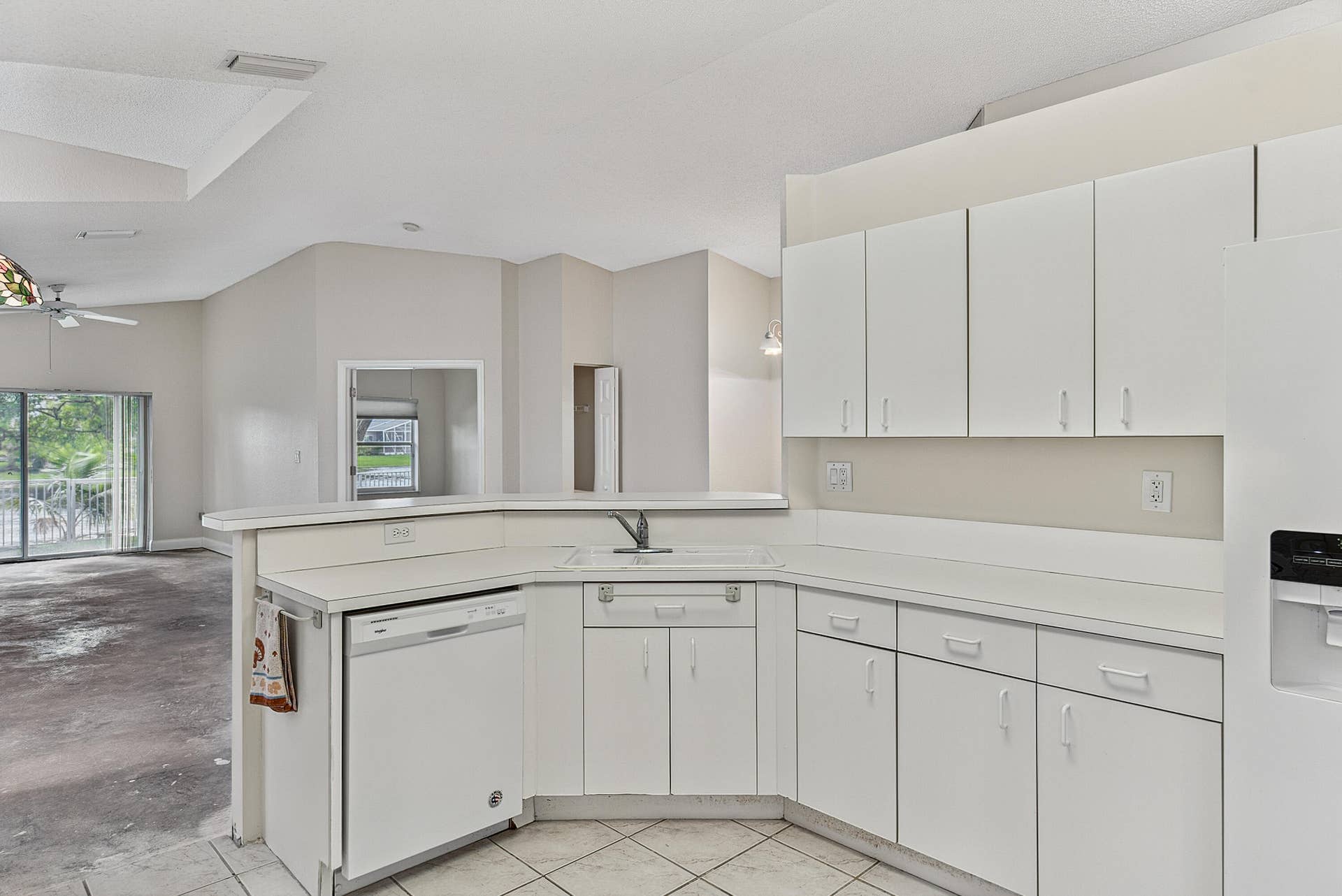 16416 SAPPHIRE Street, Weston, FL 33331 kitchen