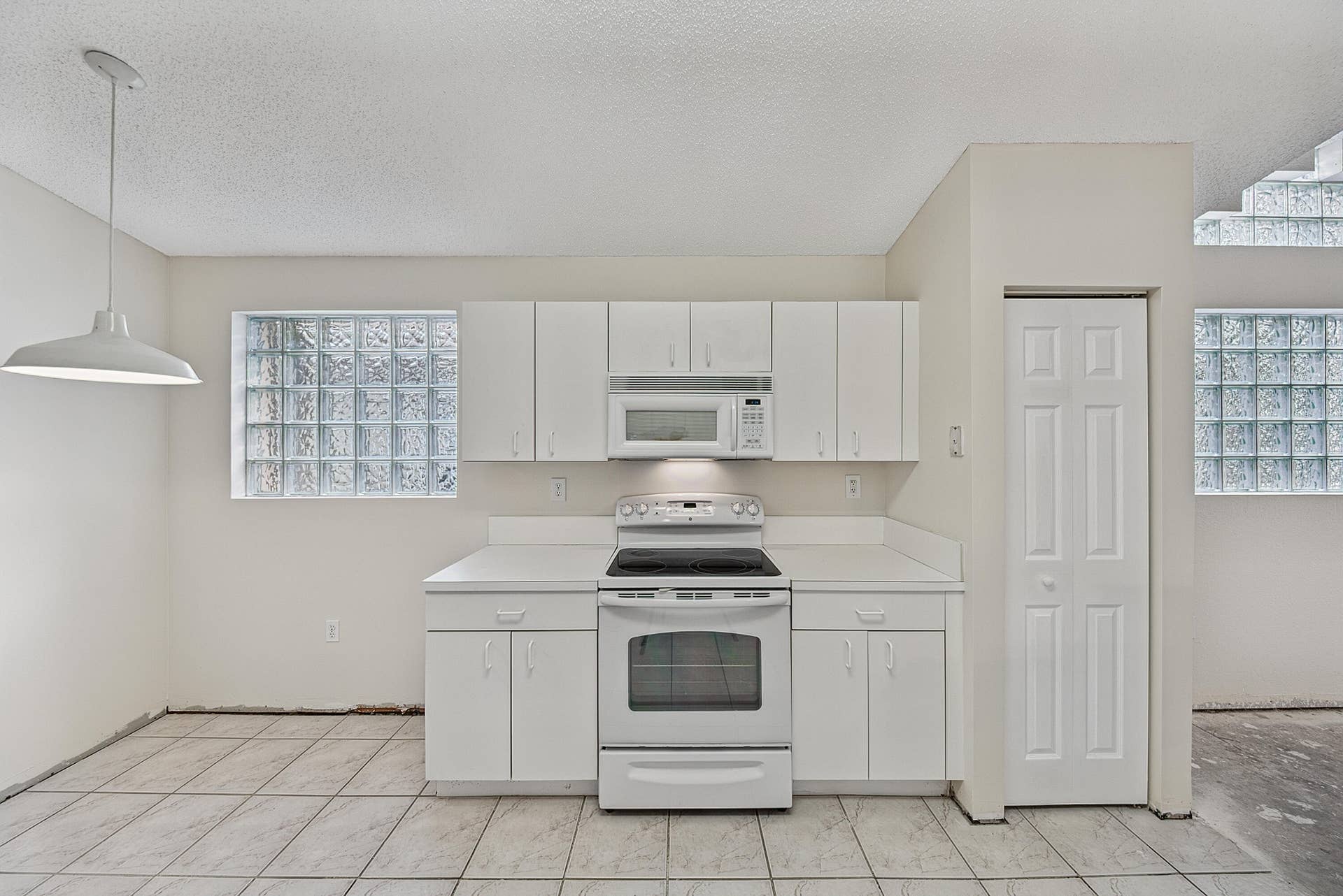 16416 SAPPHIRE Street, Weston, FL 33331 kitchen/breakfast