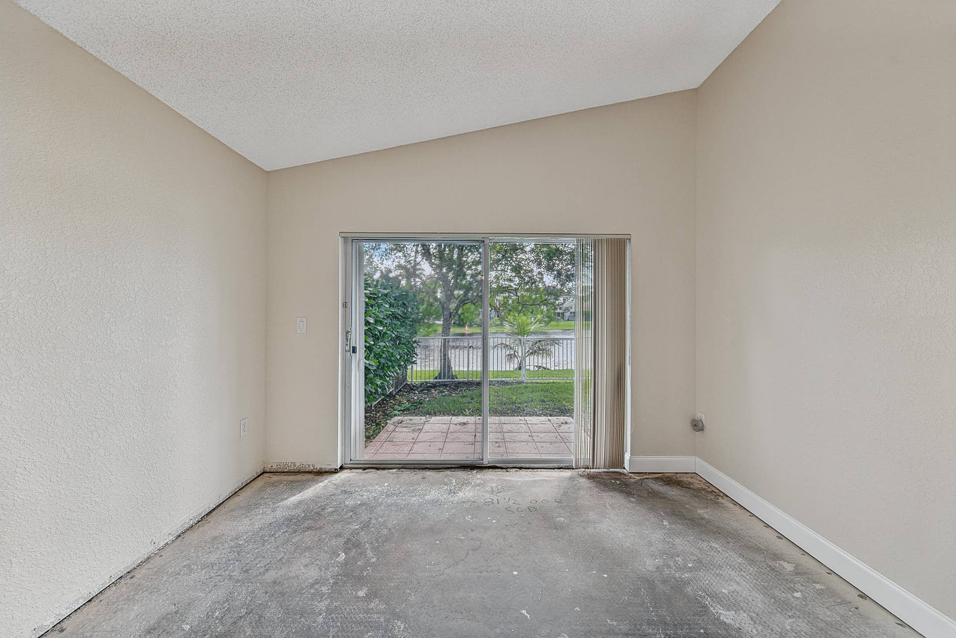 16416 SAPPHIRE Street, Weston, FL 33331 living room