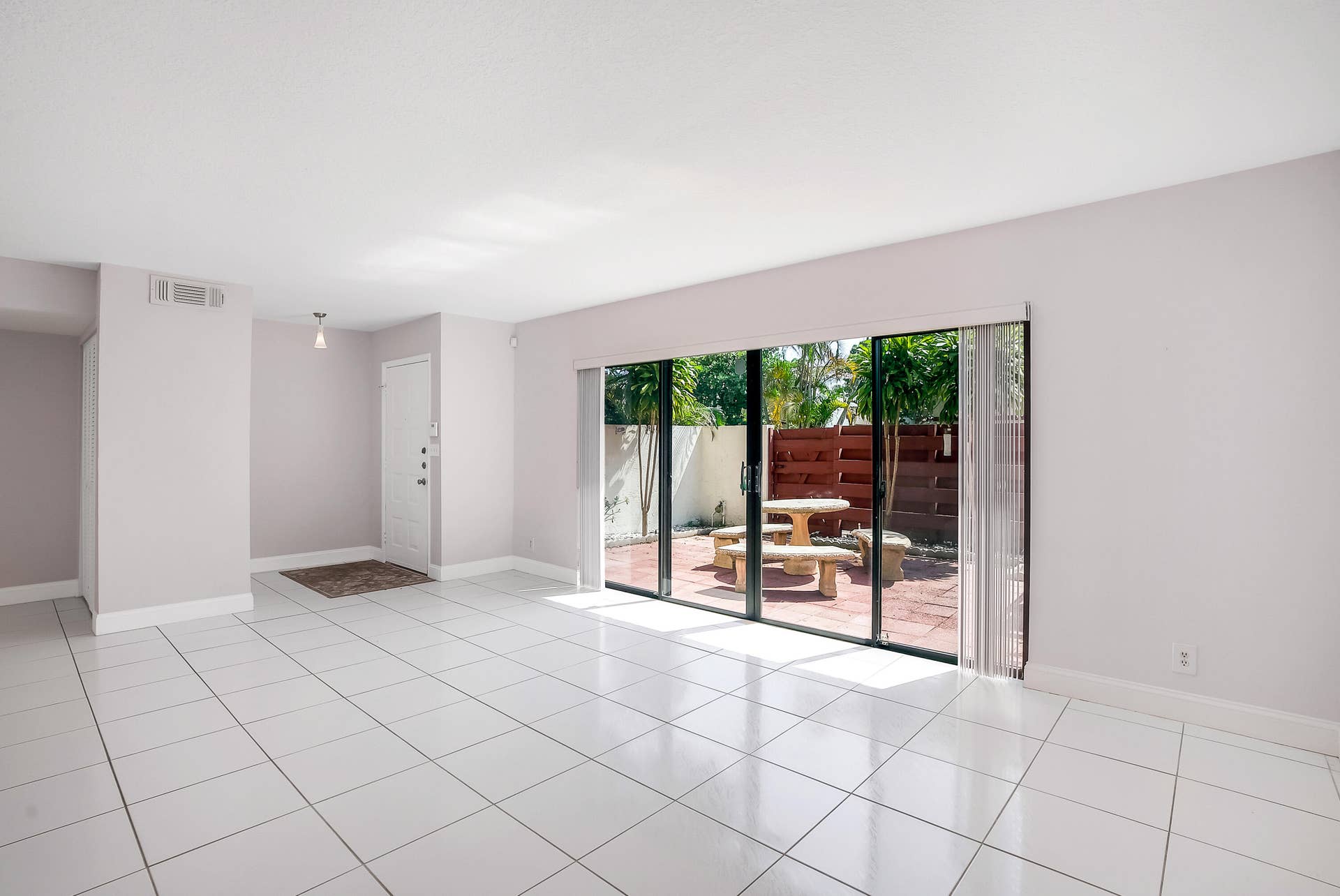 3015 OAKTREE Lane, #Unit 277, Hollywood, FL 33021 3015 Oaktree Lane, Hollywood, FL 33021 (