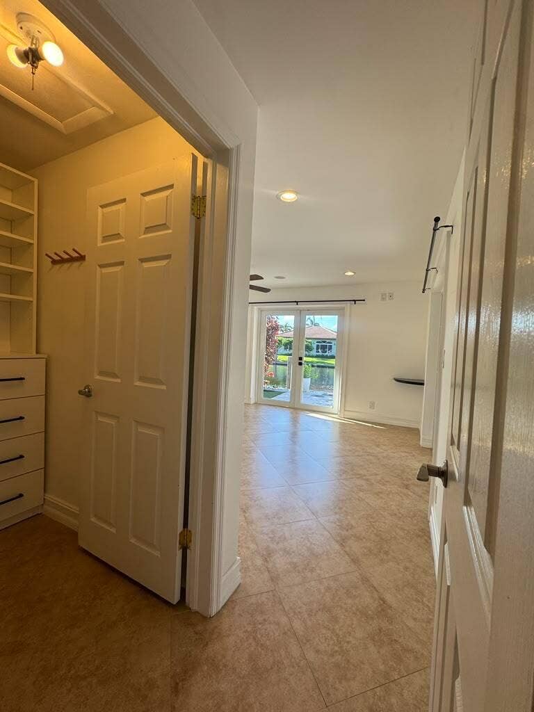 330 SE 10TH Street, Pompano Beach, FL 33060 74f6f958-10aa-4502-a37f-4c6f1b7b8cd4