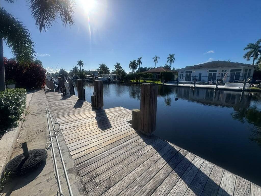 330 SE 10TH Street, Pompano Beach, FL 33060 2216a424-250e-4609-9931-e1684af627ff