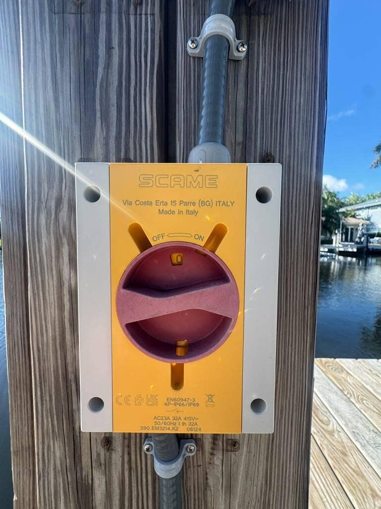 330 SE 10TH Street, Pompano Beach, FL 33060 6a55afa1-df9a-4105-8c06-f3887c3cce66