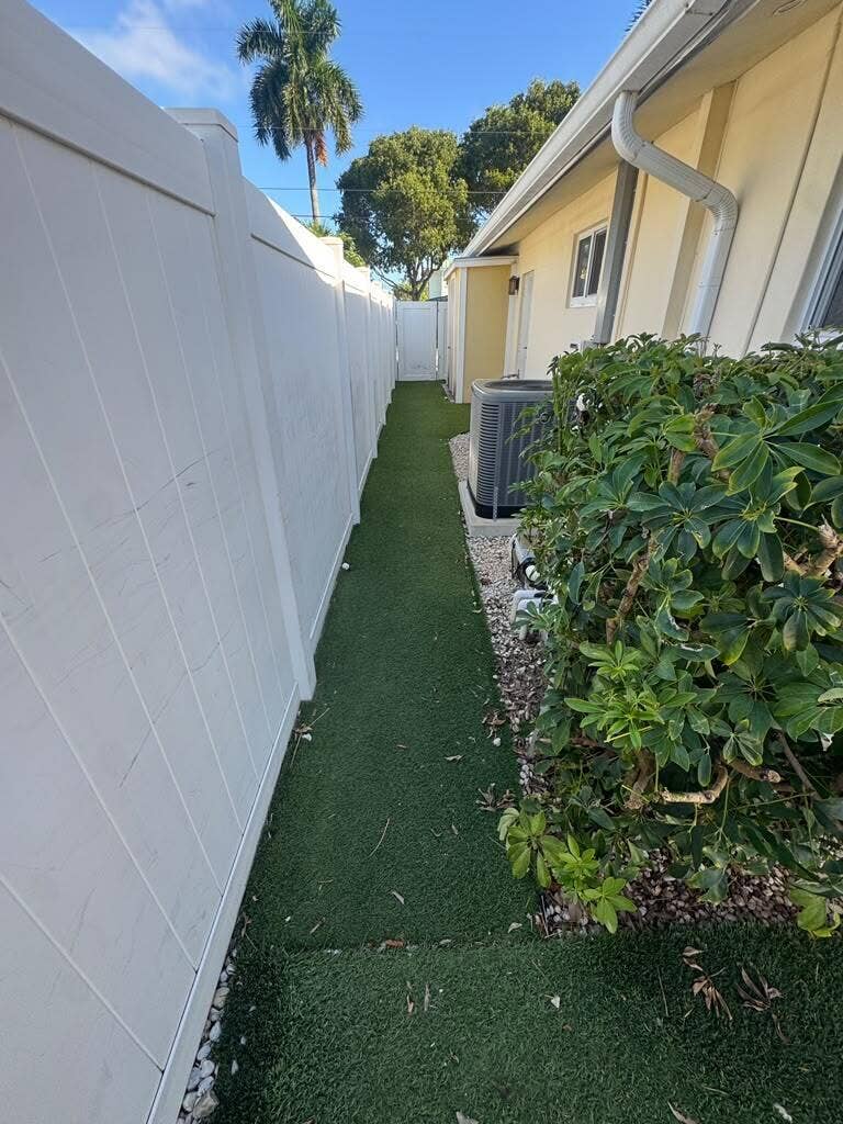 330 SE 10TH Street, Pompano Beach, FL 33060 3a6d02ca-9875-458f-8668-36c332b08c51