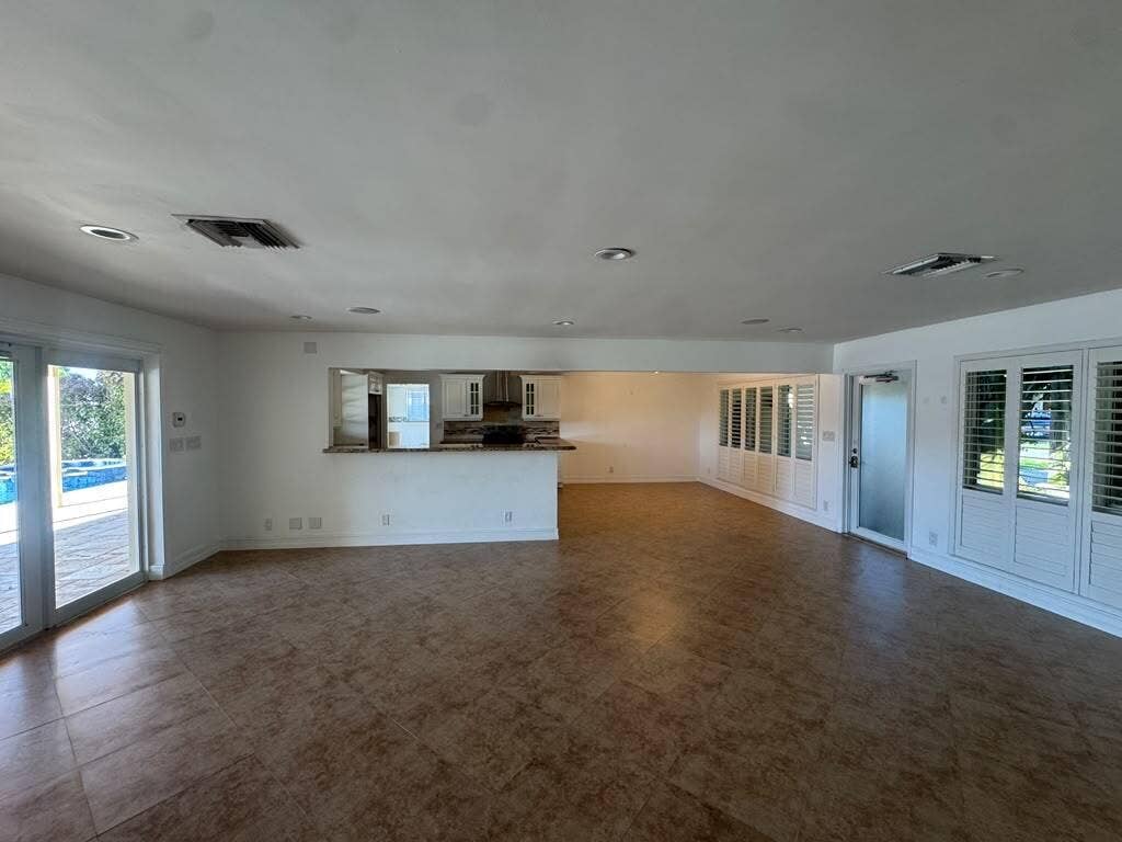 330 SE 10TH Street, Pompano Beach, FL 33060 2edf9293-1232-4796-9c13-9657db0609dc