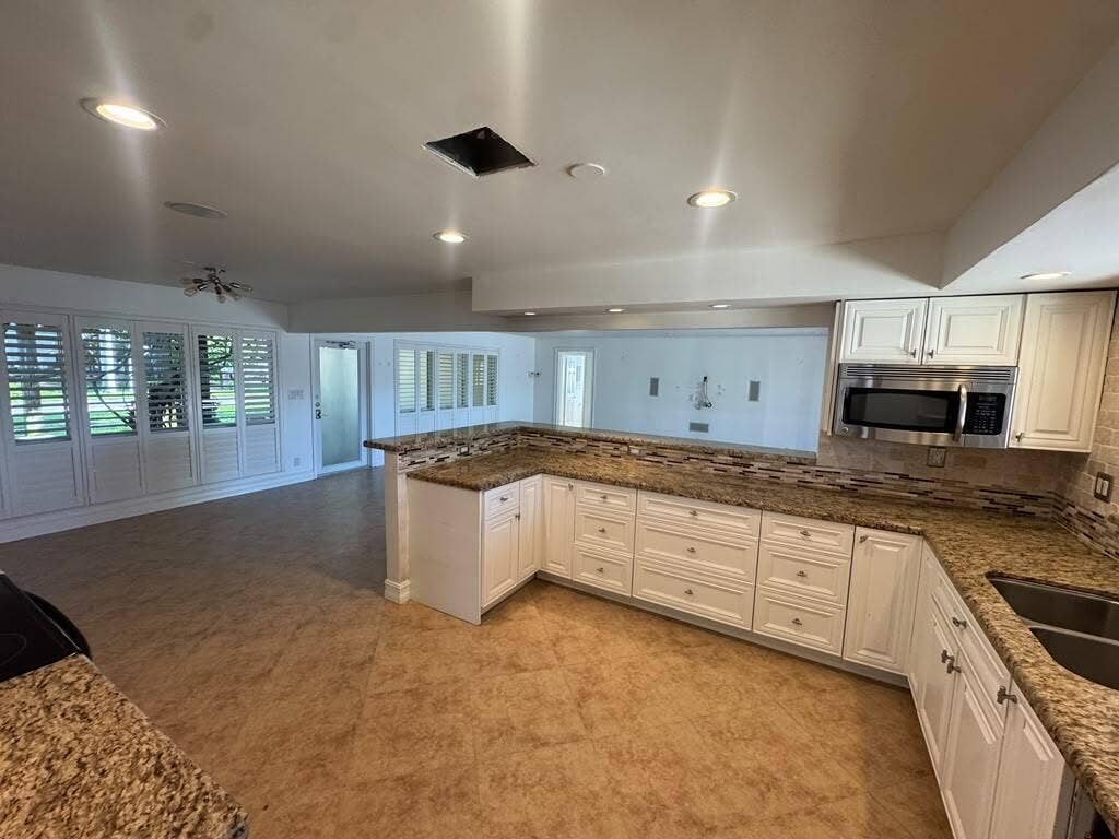330 SE 10TH Street, Pompano Beach, FL 33060 bb9c0a56-4593-421f-9ee4-51e91d6822c0