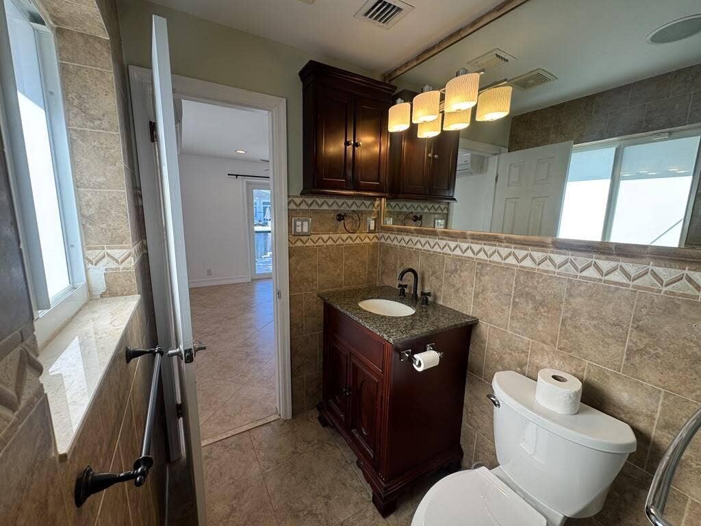330 SE 10TH Street, Pompano Beach, FL 33060 bd55c57b-976d-495a-bf99-eb7f0fbac61f
