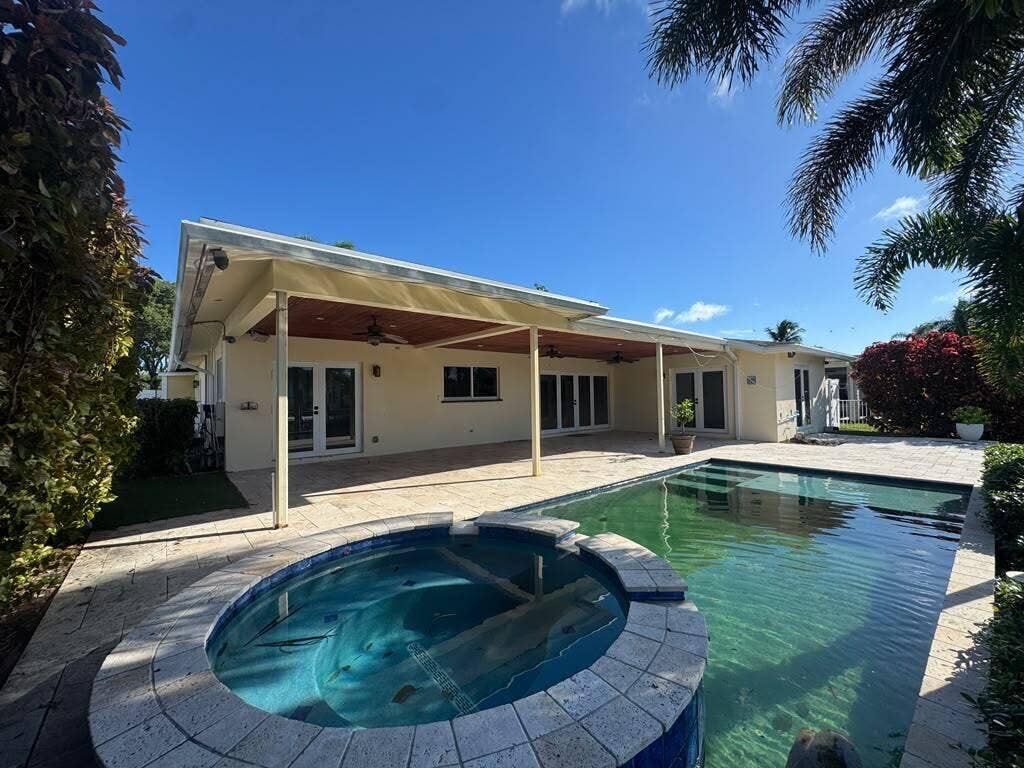 330 SE 10TH Street, Pompano Beach, FL 33060 dc958862-7c50-42a3-8f57-c12de9bd09f7