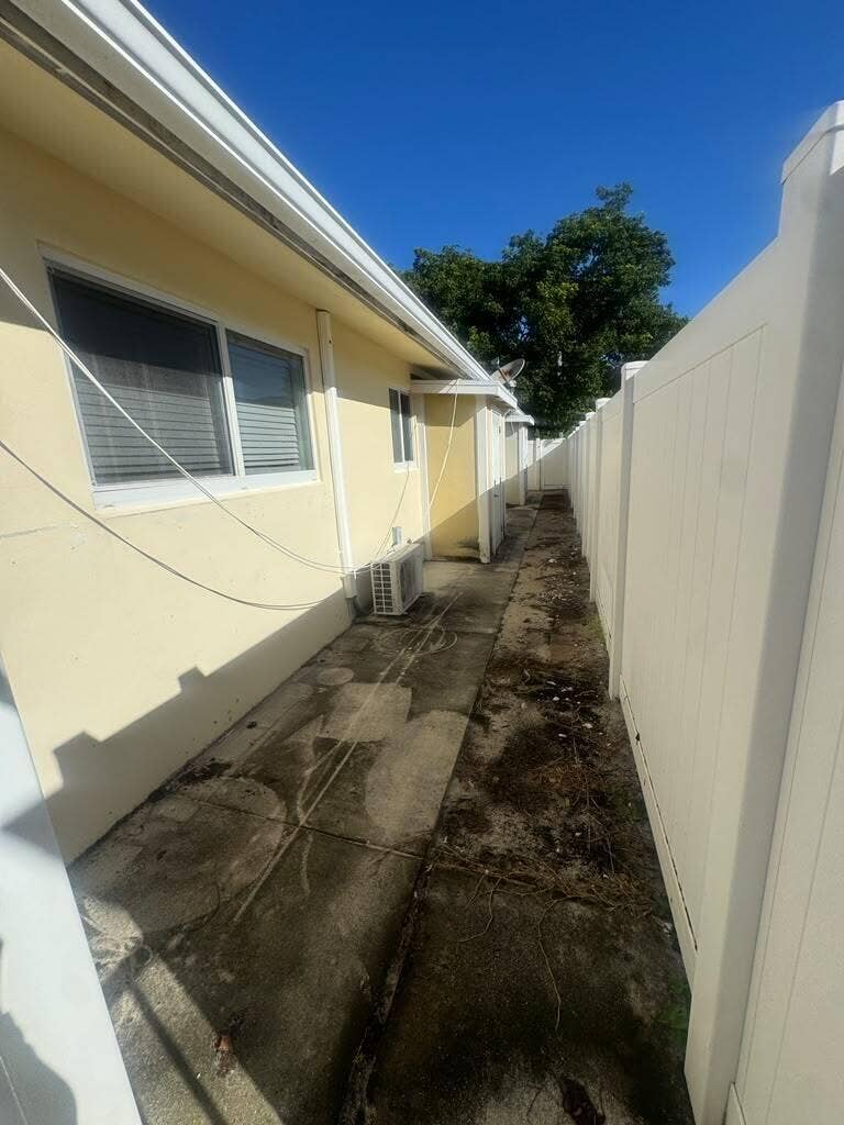 330 SE 10TH Street, Pompano Beach, FL 33060 1692420f-42b4-490d-8424-08d52be096f0