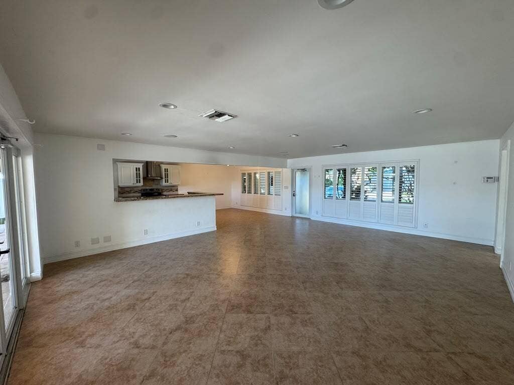330 SE 10TH Street, Pompano Beach, FL 33060 790b7142-c920-4a43-854e-8fb61b7be69d
