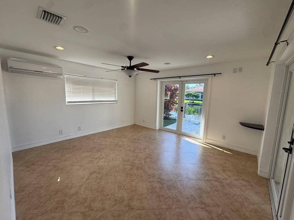 330 SE 10TH Street, Pompano Beach, FL 33060 75ef0613-686a-48de-a0b2-4592f8a05097